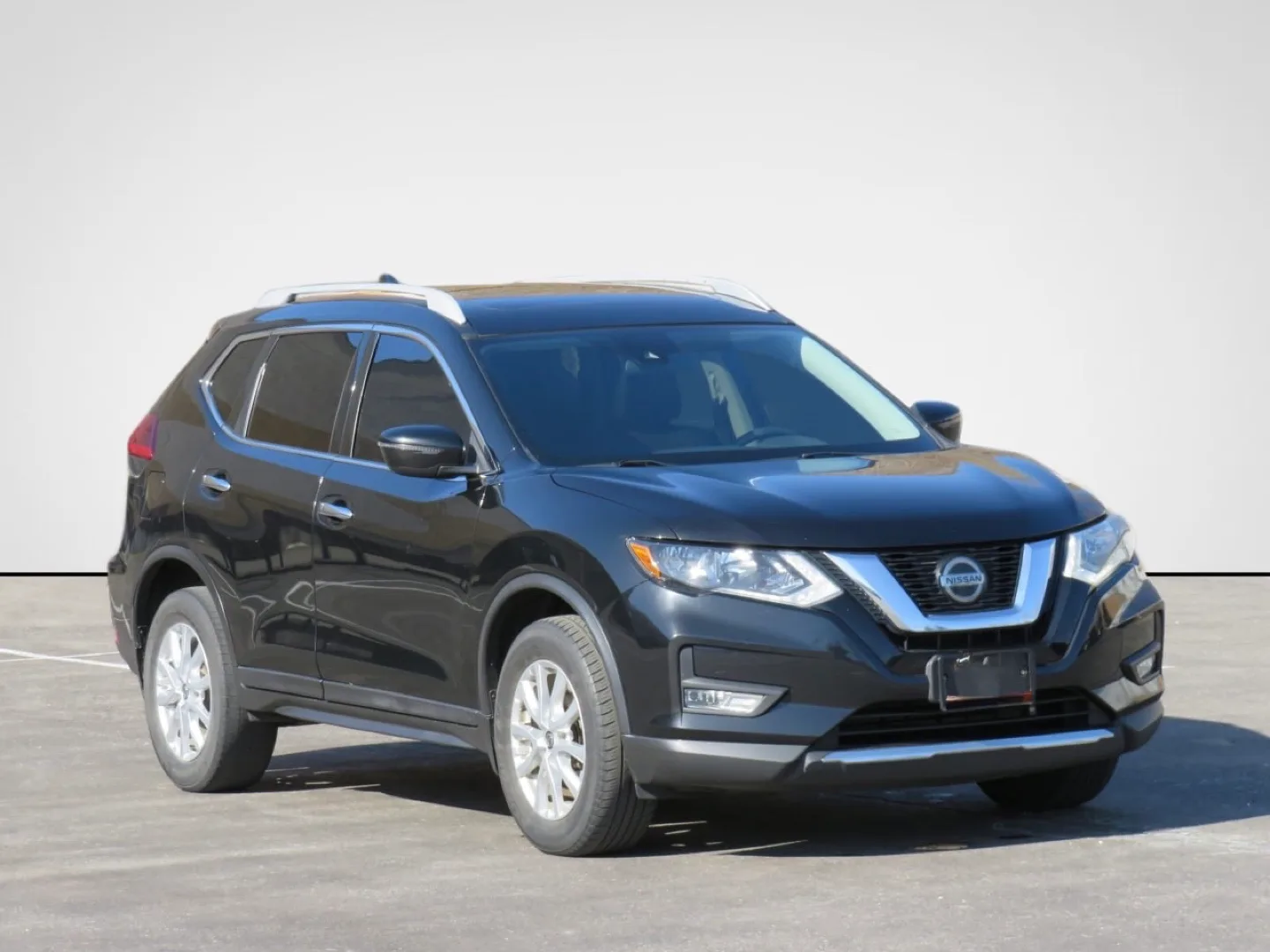2019 Nissan Rogue SV AWD - Black SUV image indicator(2)