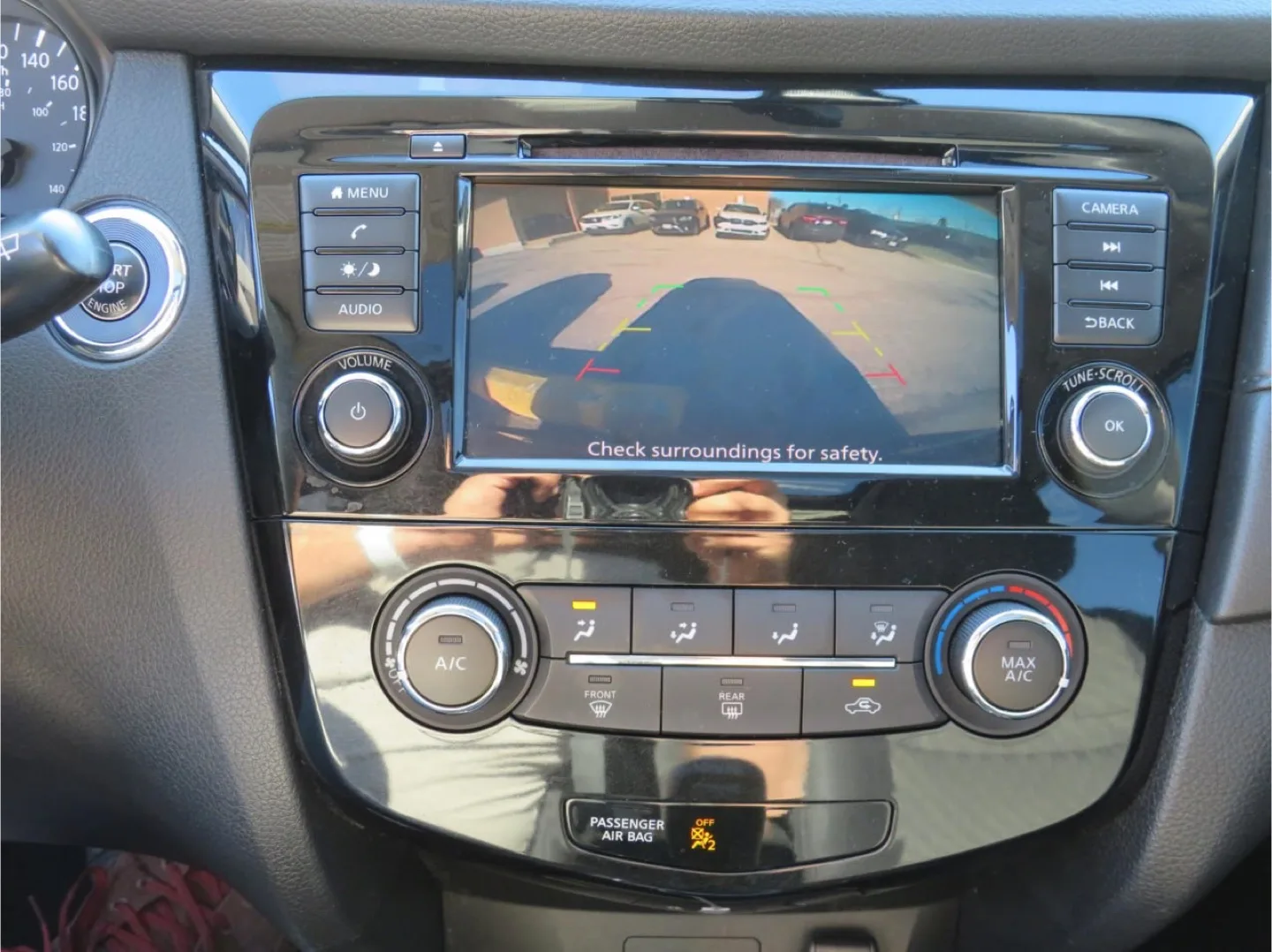 2019 Nissan Rogue SV AWD - Black SUV image indicator(10)