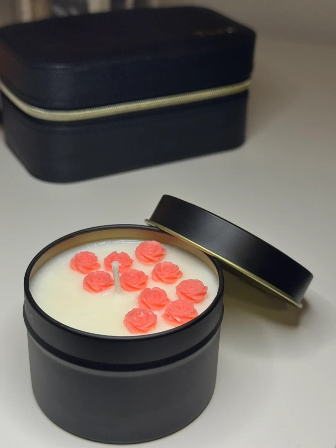 Soy Candle in Black Tin – Red Roses Edition thumbnail