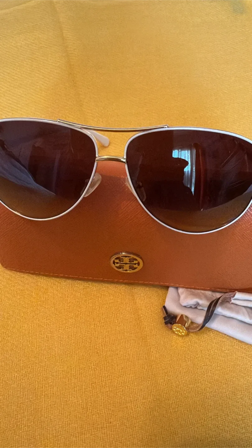 Tory Burch Sunglasses with Case🥕 thumbnail