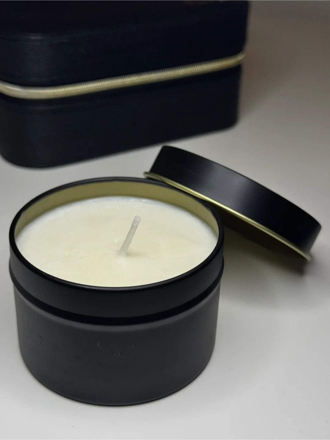 Soy Candle in Black Tin – Handmade & Eco-Friendly image indicator(4)