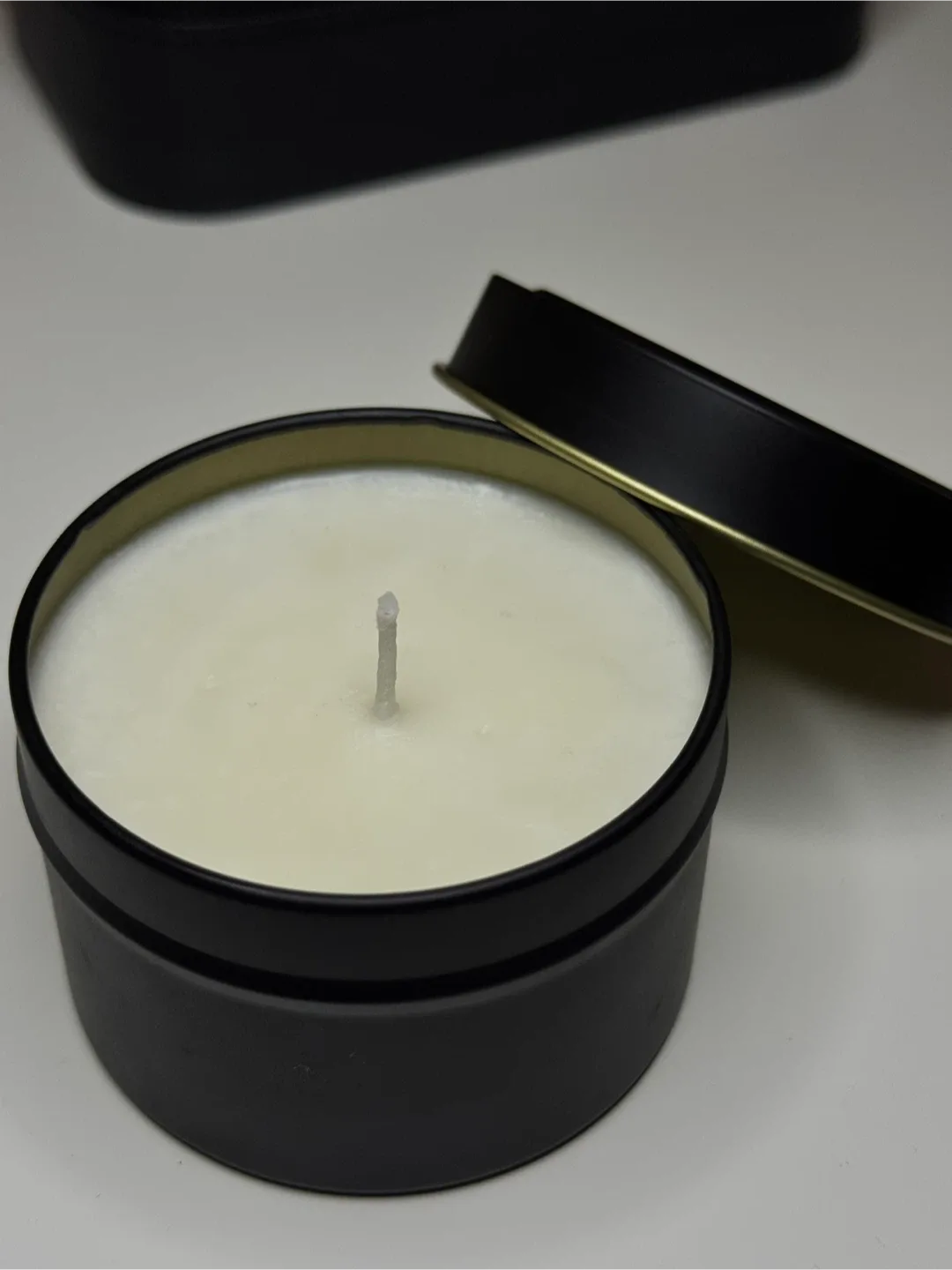 Soy Candle in Black Tin – Handmade & Eco-Friendly image indicator(3)