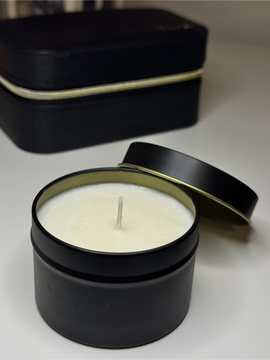 Soy Candle in Black Tin – Handmade & Eco-Friendly image indicator(2)