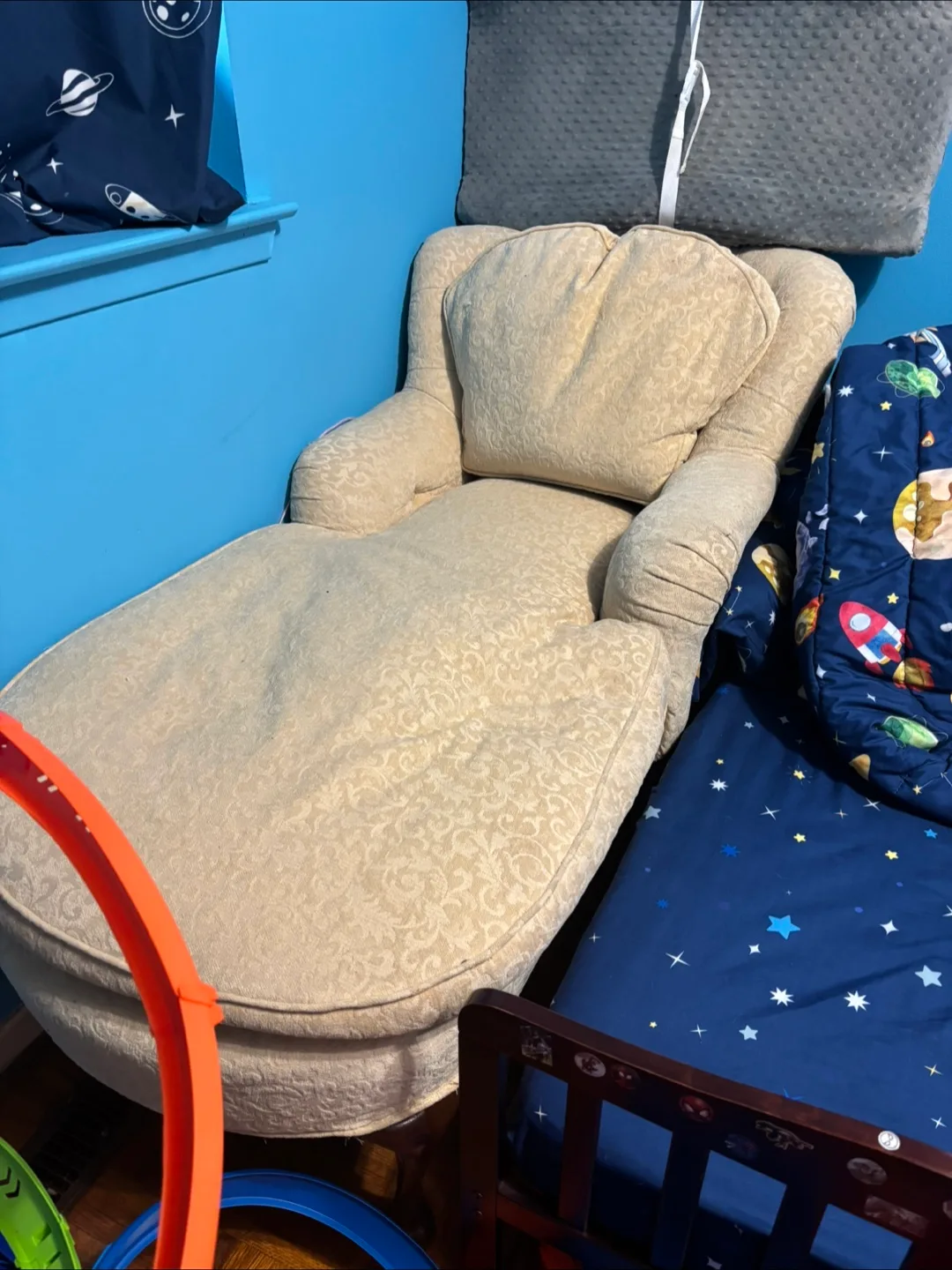 Beige Chaise Lounge Chair image indicator(2)