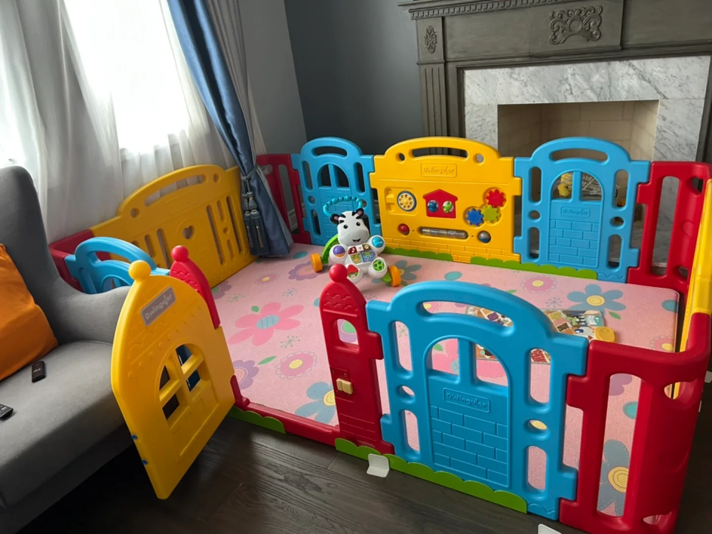 Dwinguler Baby Playpen with play mat! thumbnail