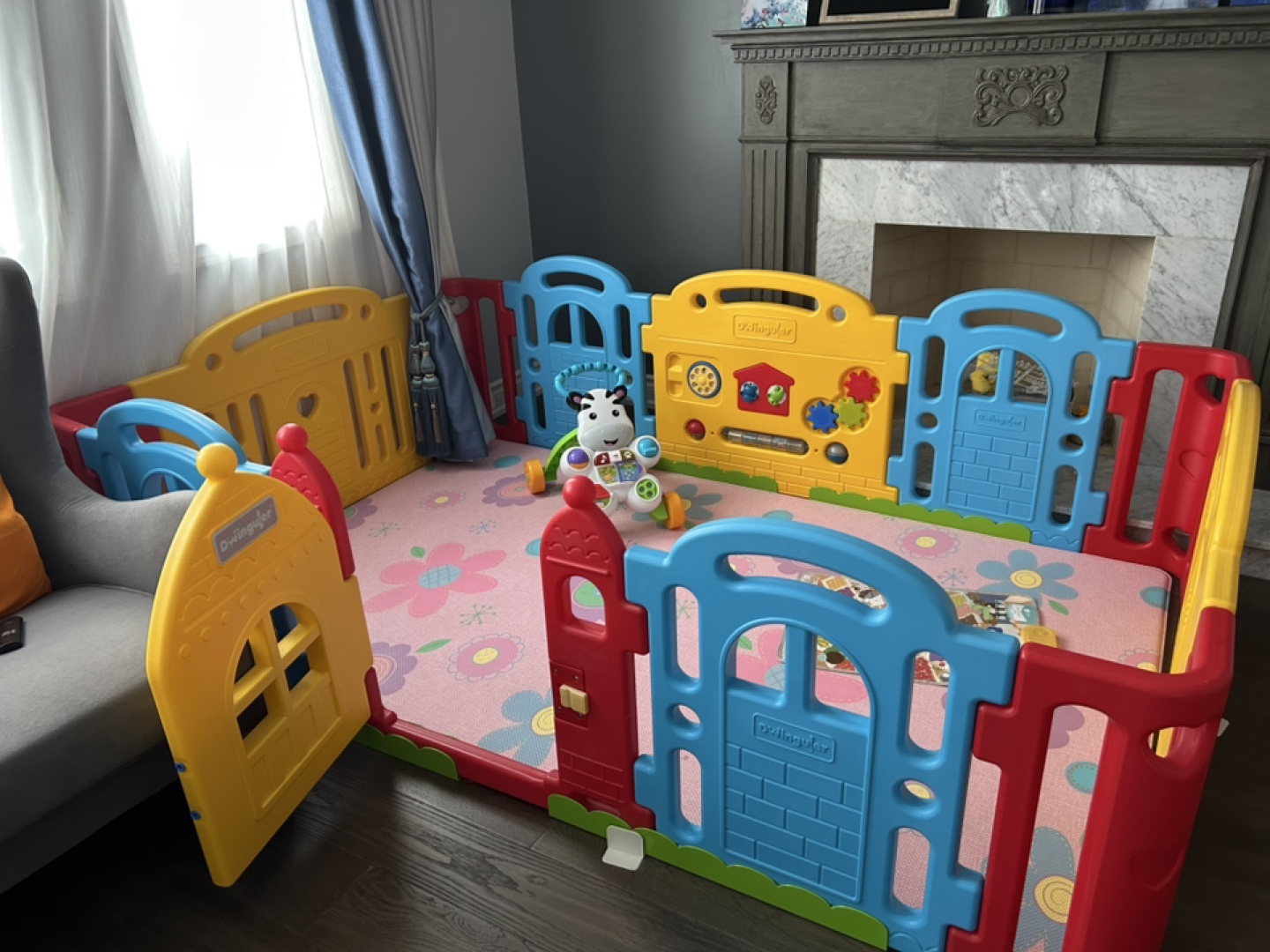 Dwinguler Baby Playpen with play mat! - photo 3