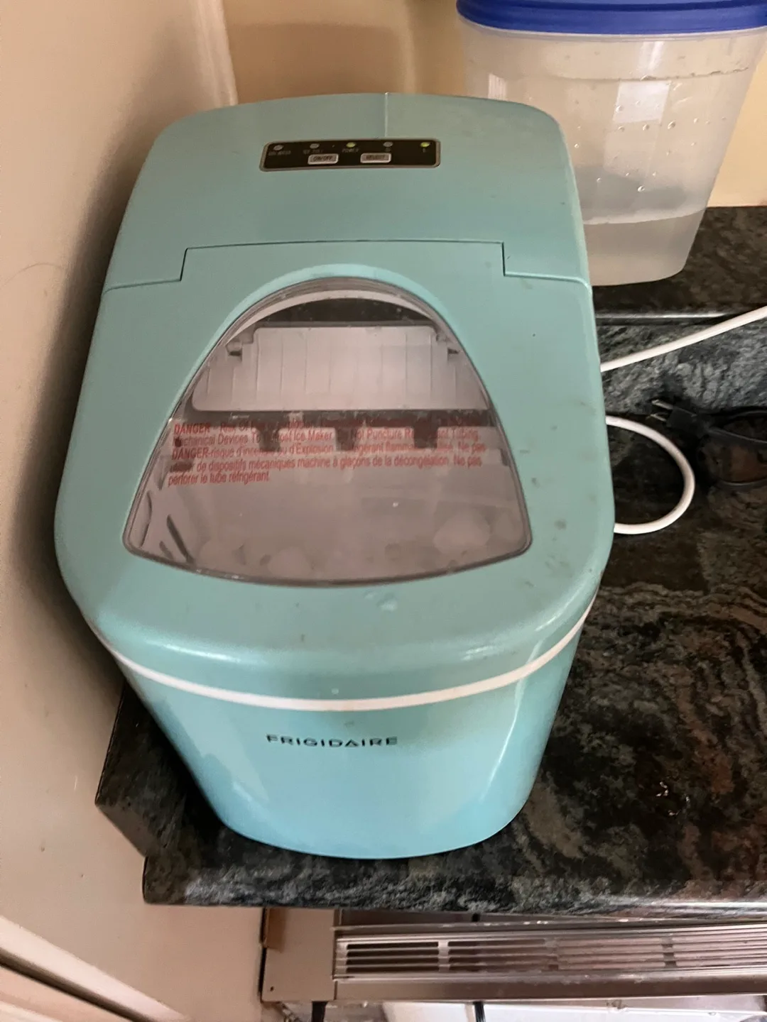 🥕Frigidaire Ice Maker - Light Blue thumbnail