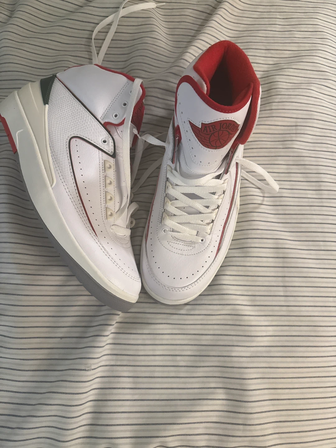 Air Jordan 2 Retro White/Varsity Red - photo 2