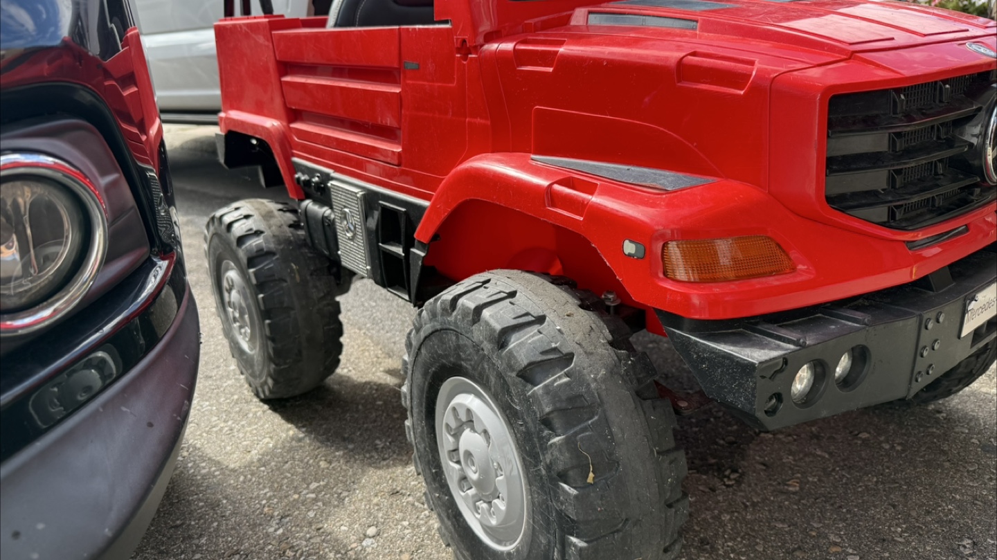 Mercedes-Benz Zetros Ride-On Truck - Red - photo 5