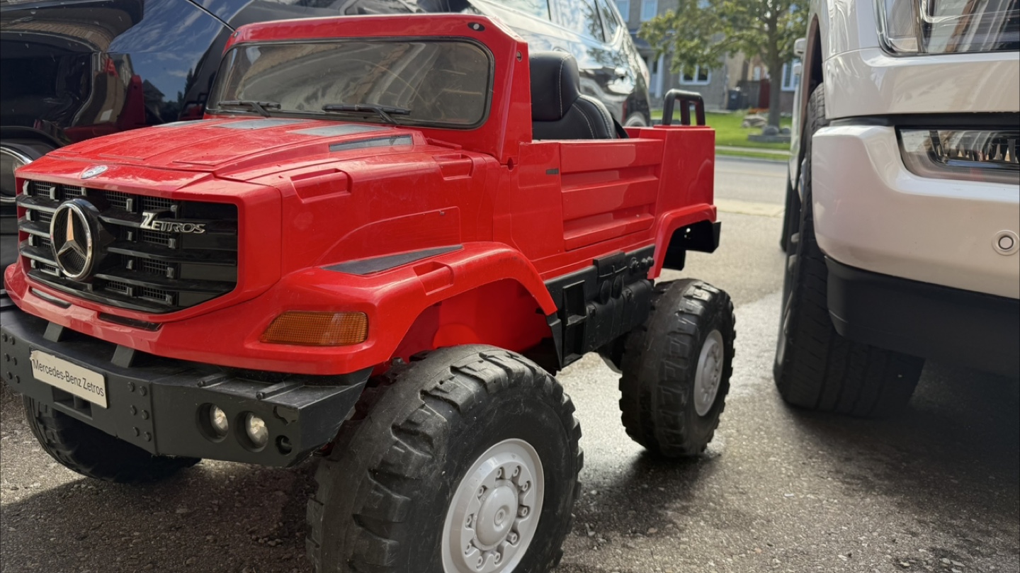 Mercedes-Benz Zetros Ride-On Truck - Red - photo 3
