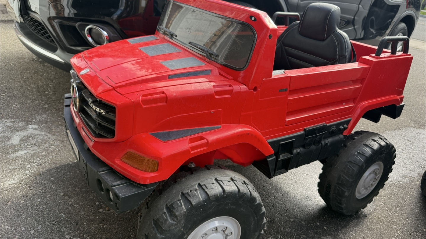 Mercedes-Benz Zetros Ride-On Truck - Red - photo 2