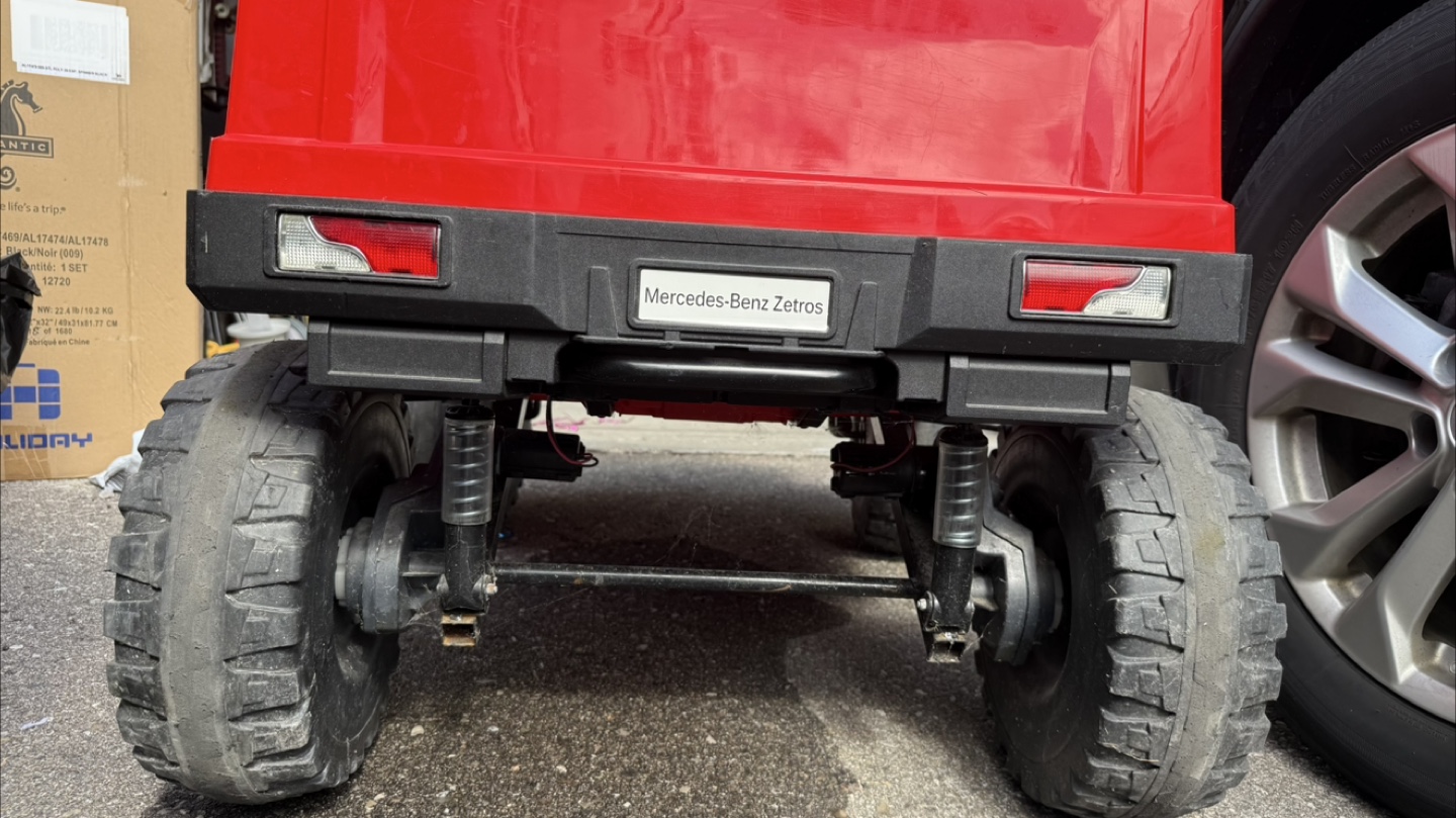 Mercedes-Benz Zetros Ride-On Truck - Red - photo 4