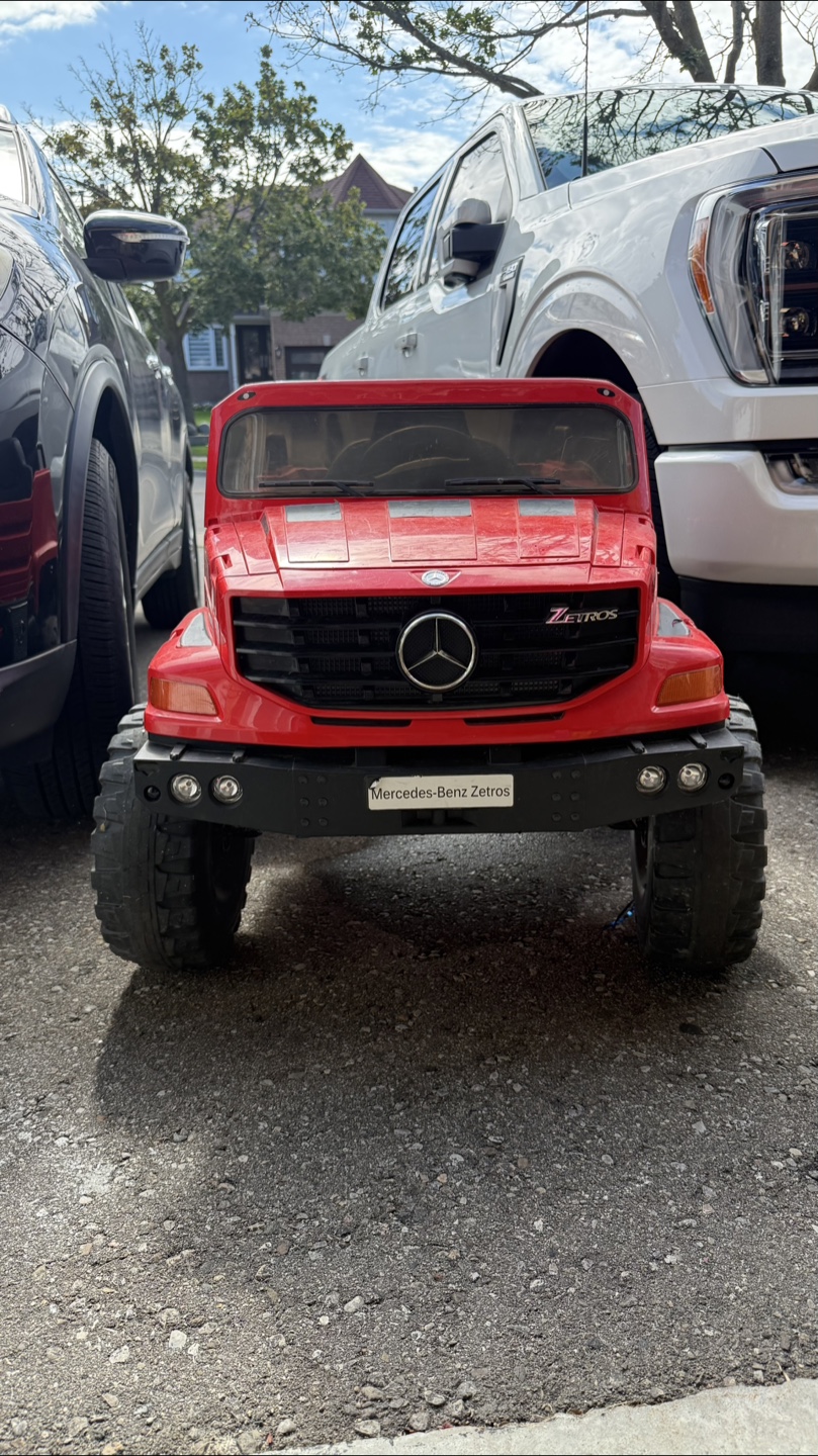 Mercedes-Benz Zetros Ride-On Truck - Red
