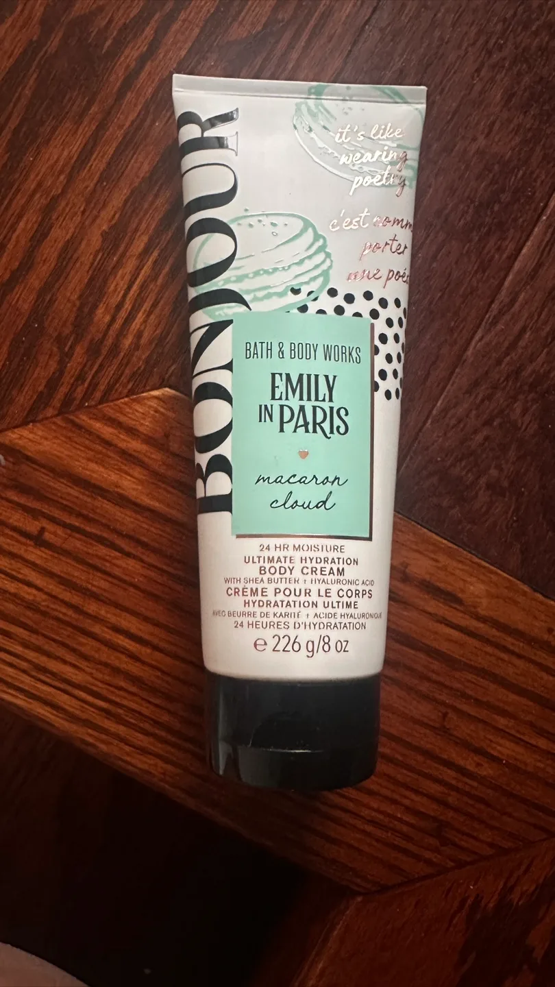 Bath & Body Works Emily in Paris Body Cream - Macaron Cloud thumbnail