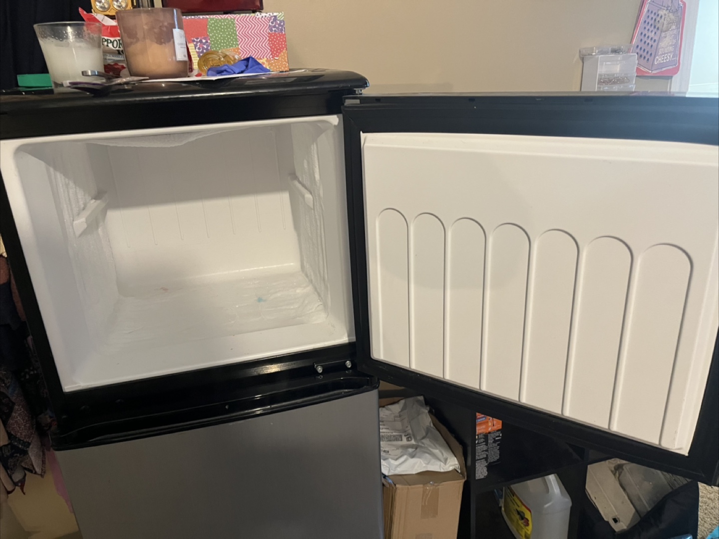 🥕Magic Chef Mini Fridge - Silver - photo 3