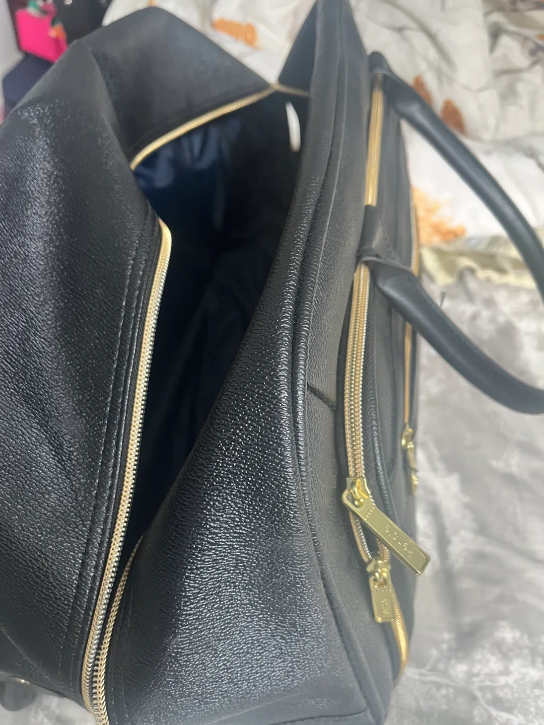 Kensie Black Carry-On Luggage image indicator(7)