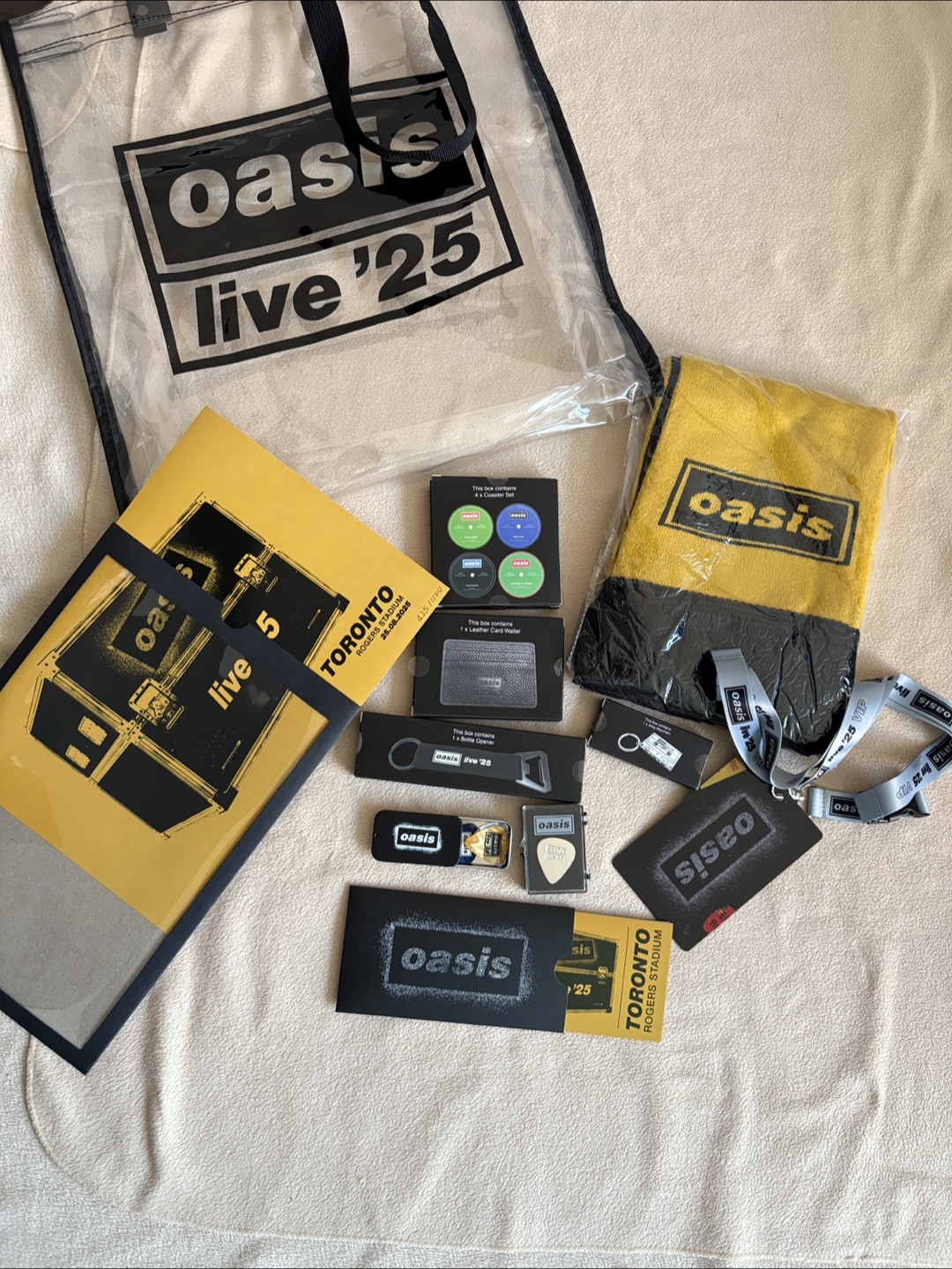 Oasis Fan Package VIPノベルティボックス OASIS Live '25 Tour - VIP Fan Exclusive Merchandise Package