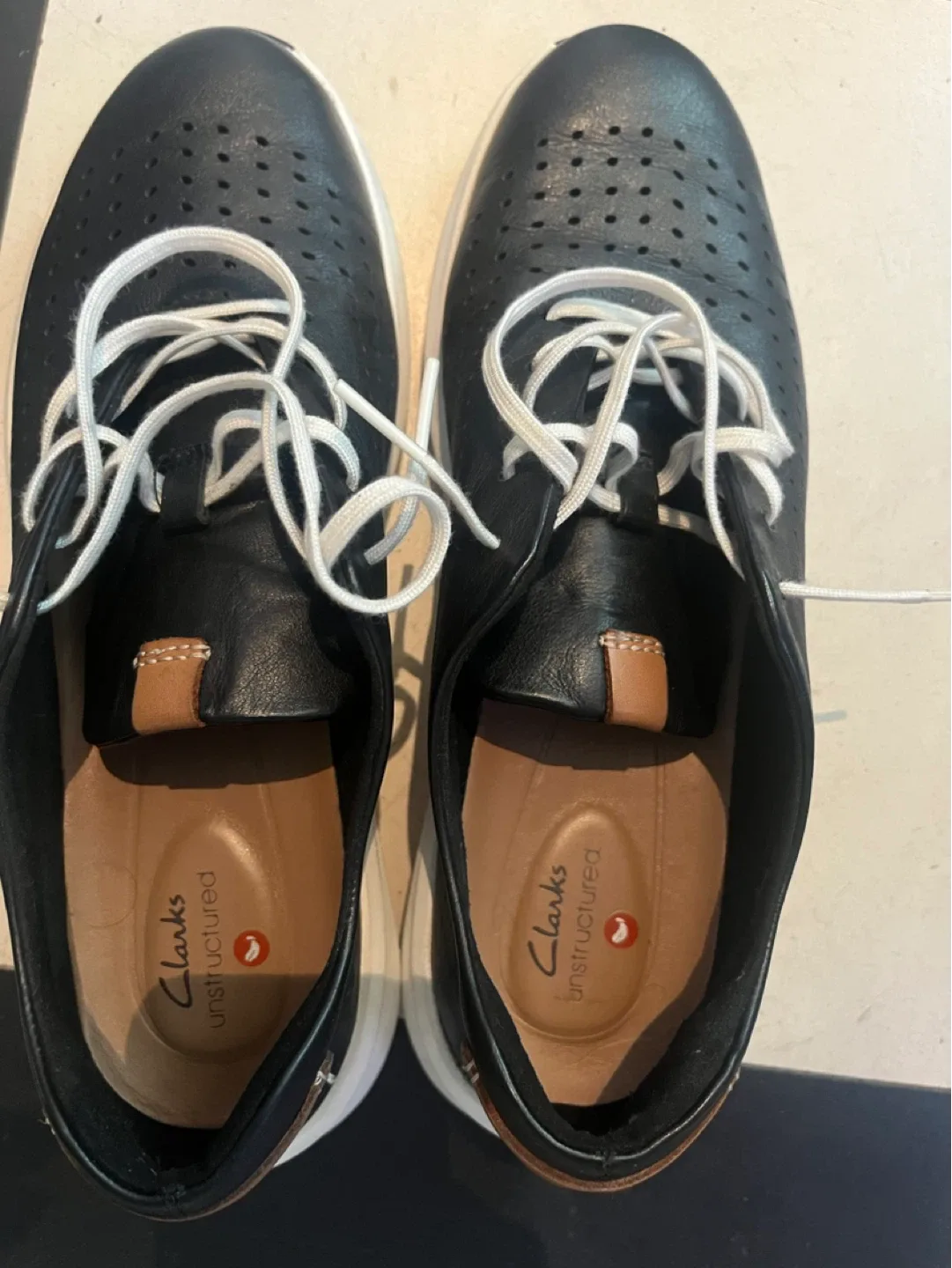 Clarks Unstructured Black Leather Sneakers image indicator(3)