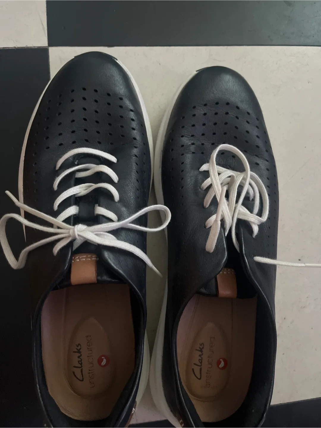 Clarks Unstructured Black Leather Sneakers image indicator(5)