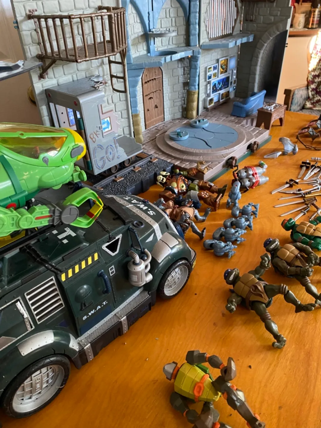 Teenage Mutant Ninja Turtles Play Set with Figures image indicator(2)