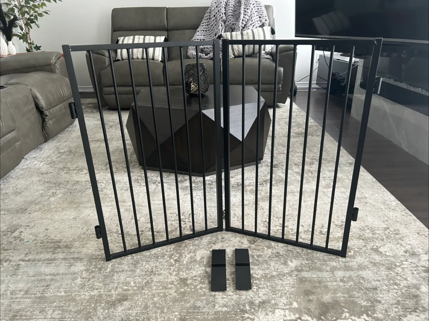 Snagle Paw Metal Freestanding Dog Gate thumbnail