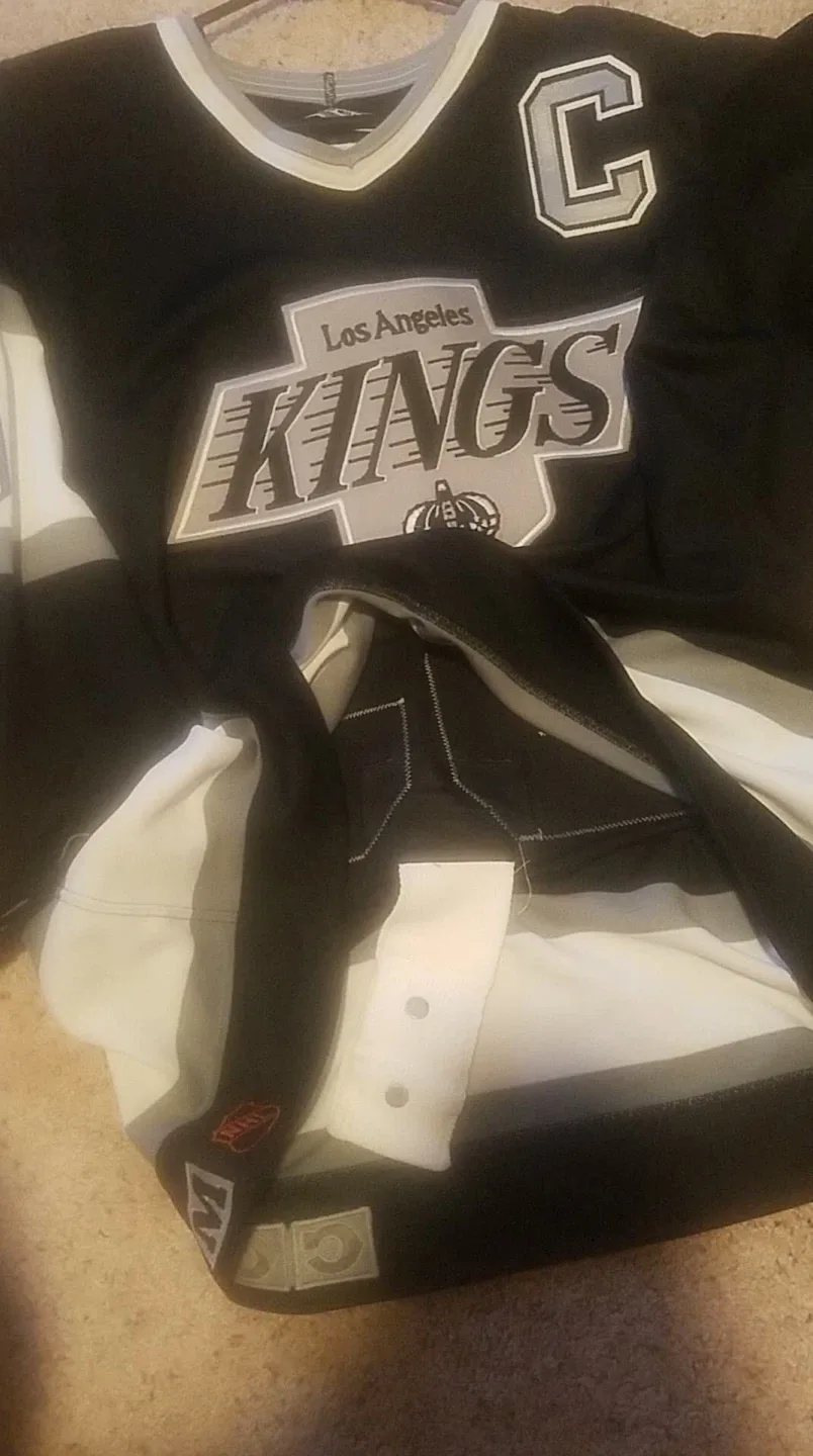 Gretzky #99 Los Angeles Kings Hockey Jersey image indicator(5)