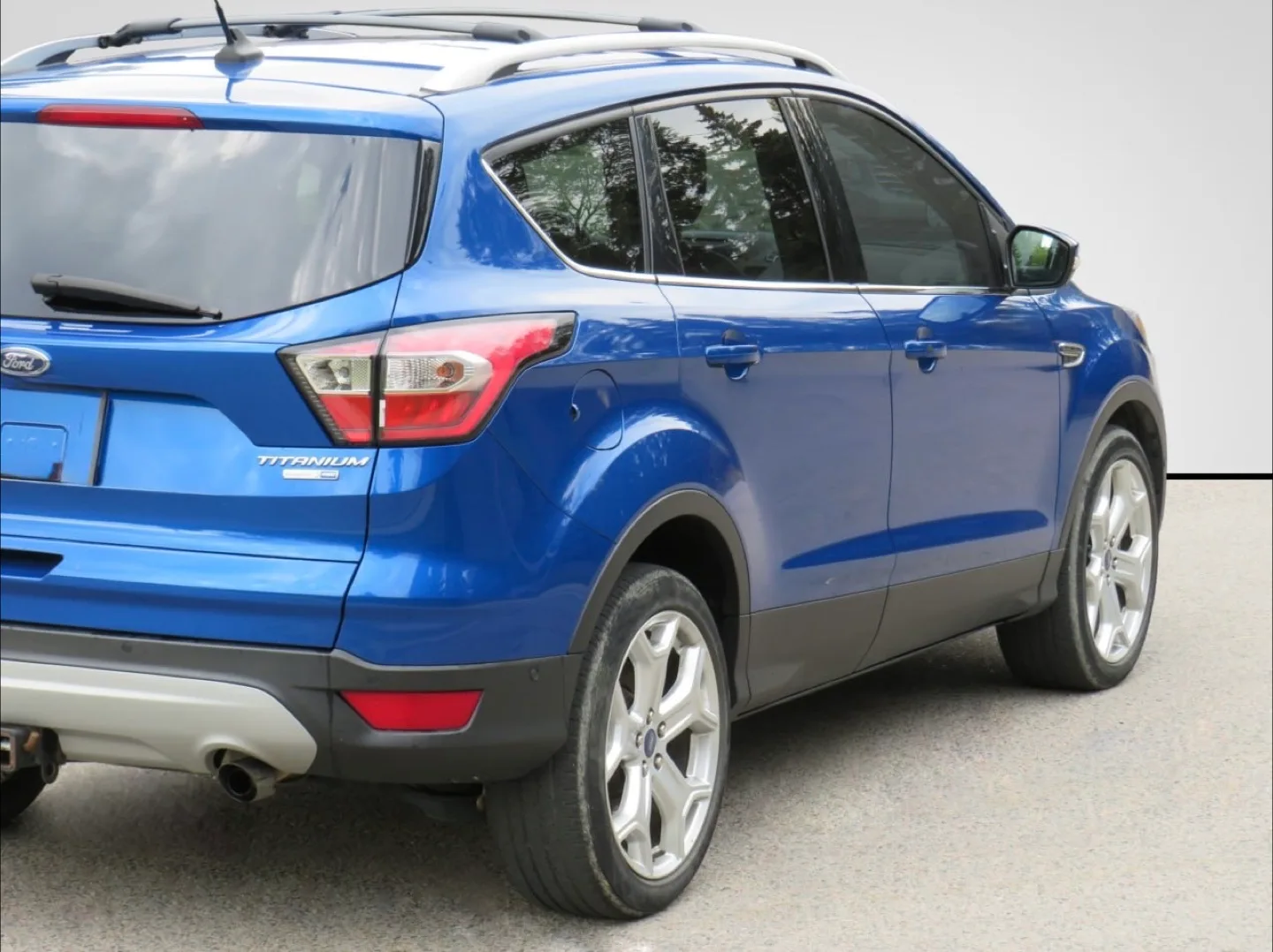 2017 Ford Escape Titanium - Blue SUV image indicator(4)