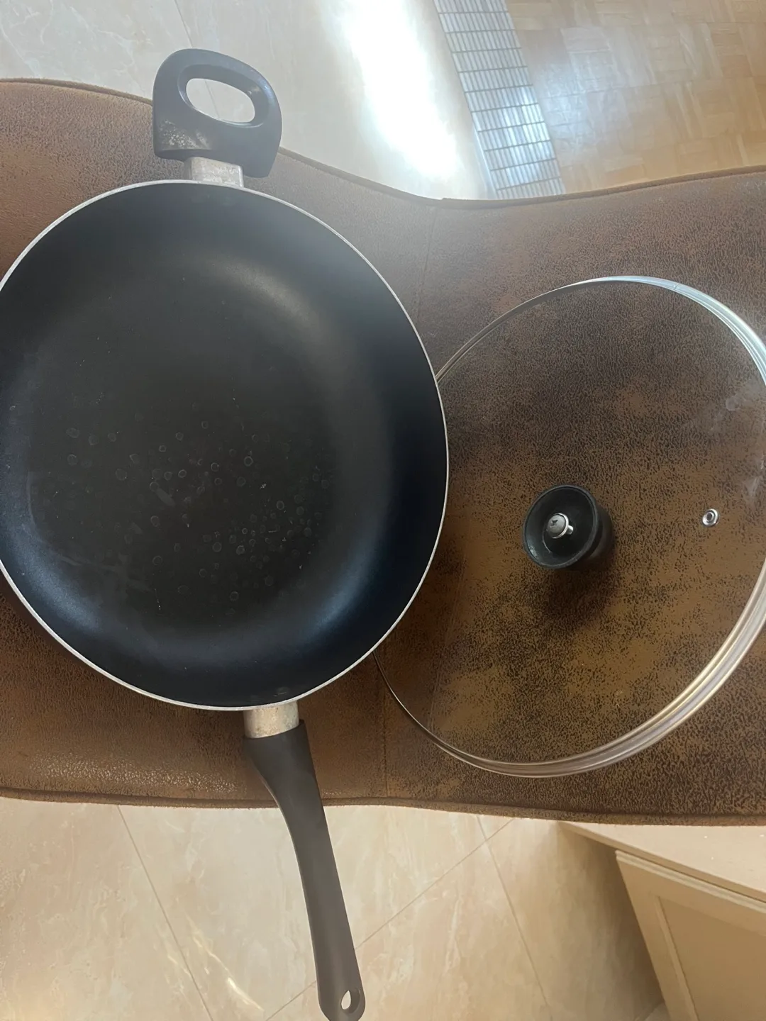 Frying Pan with Lid image indicator(2)