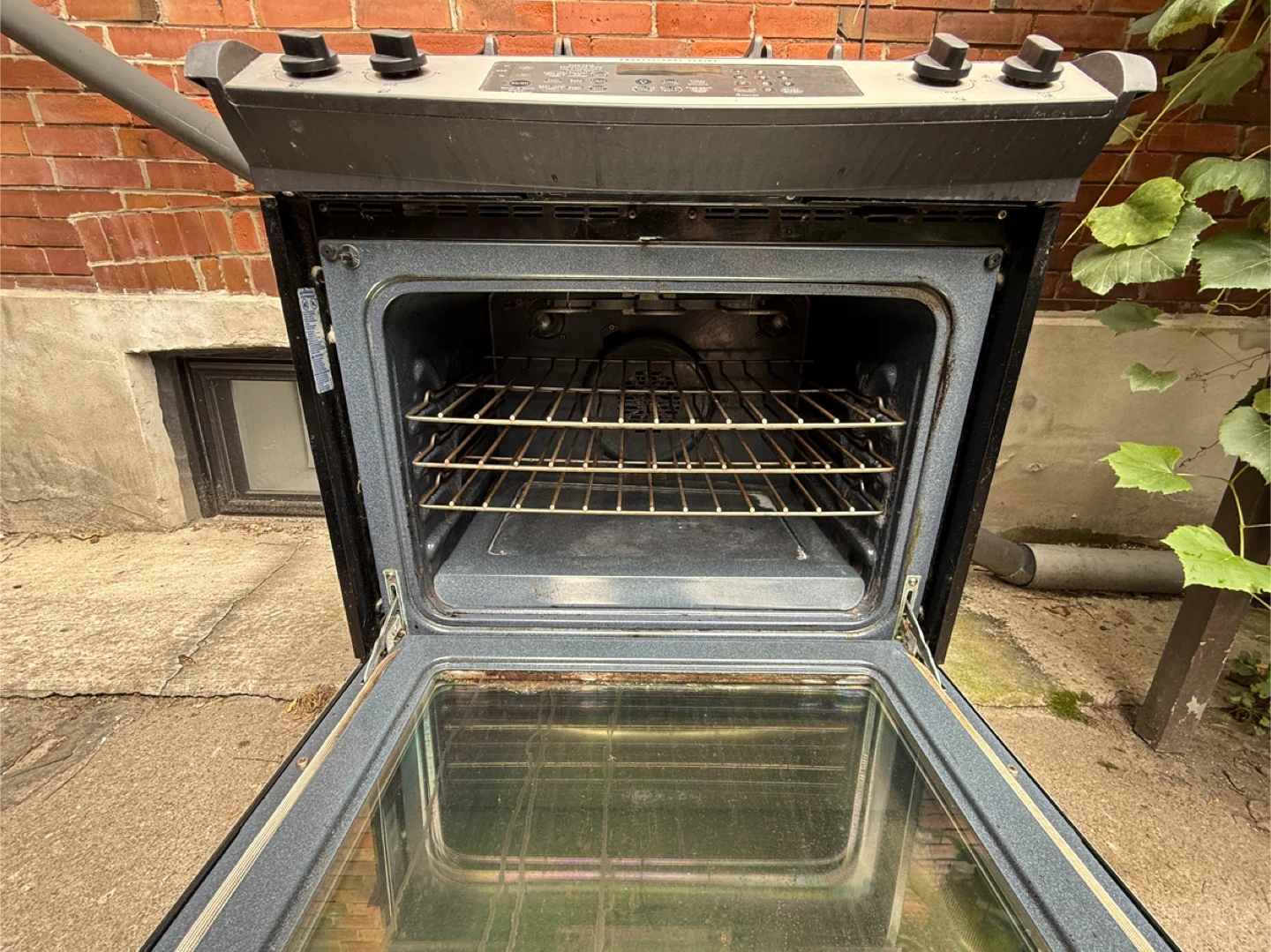 DEAL: Frigidaire Stainless Steel Professional Series Gas Range - photo 2