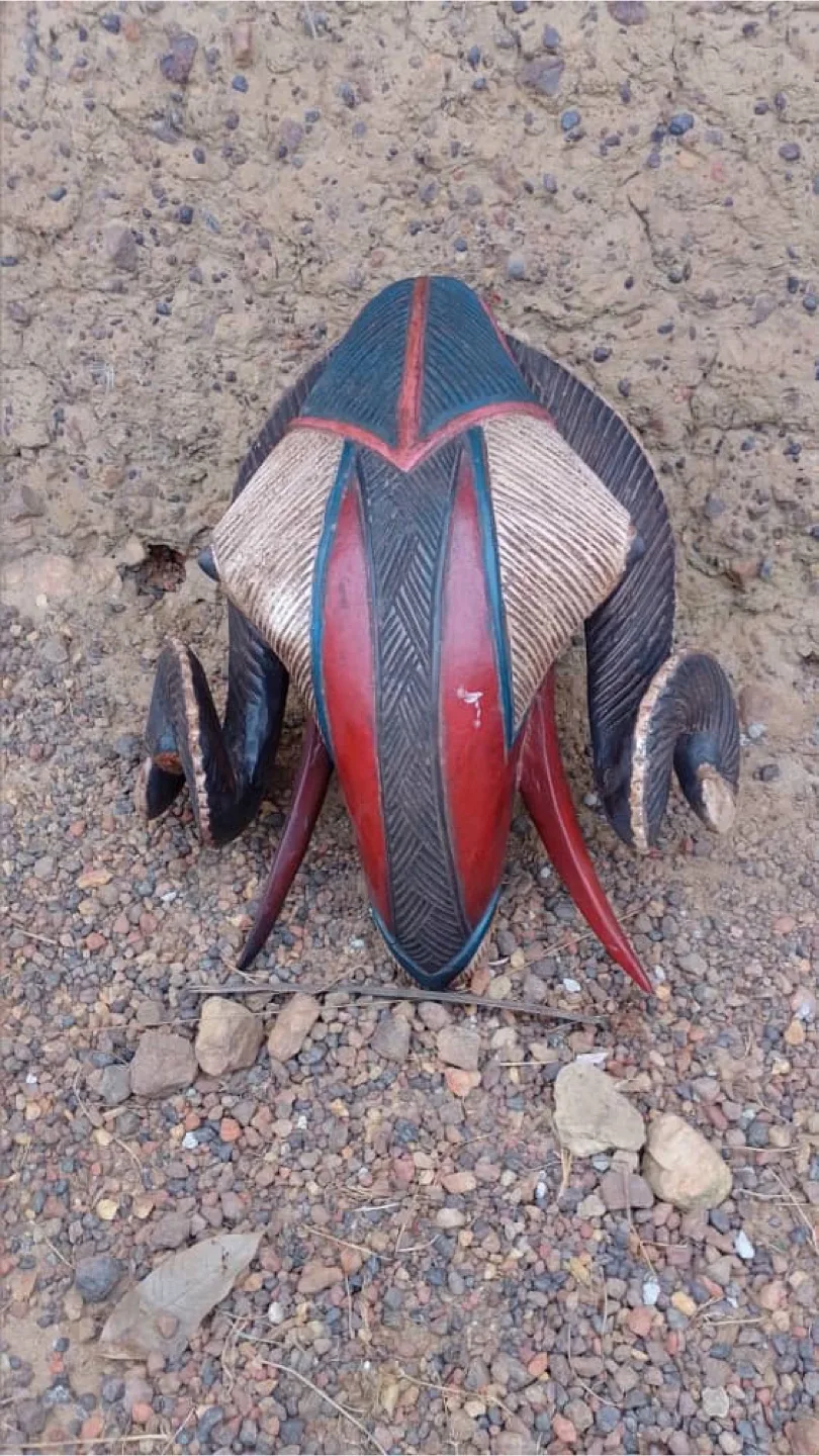 African artifacts image indicator(2)