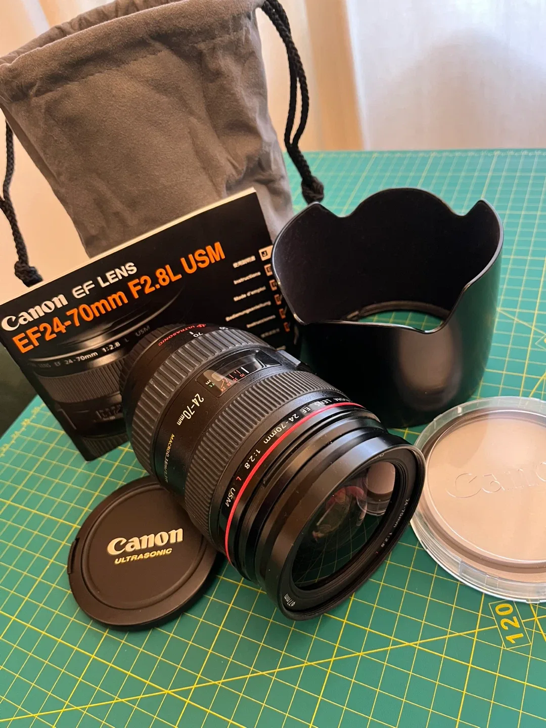 Canon EF 24-70mm f/2.8L USM zoom Lens thumbnail