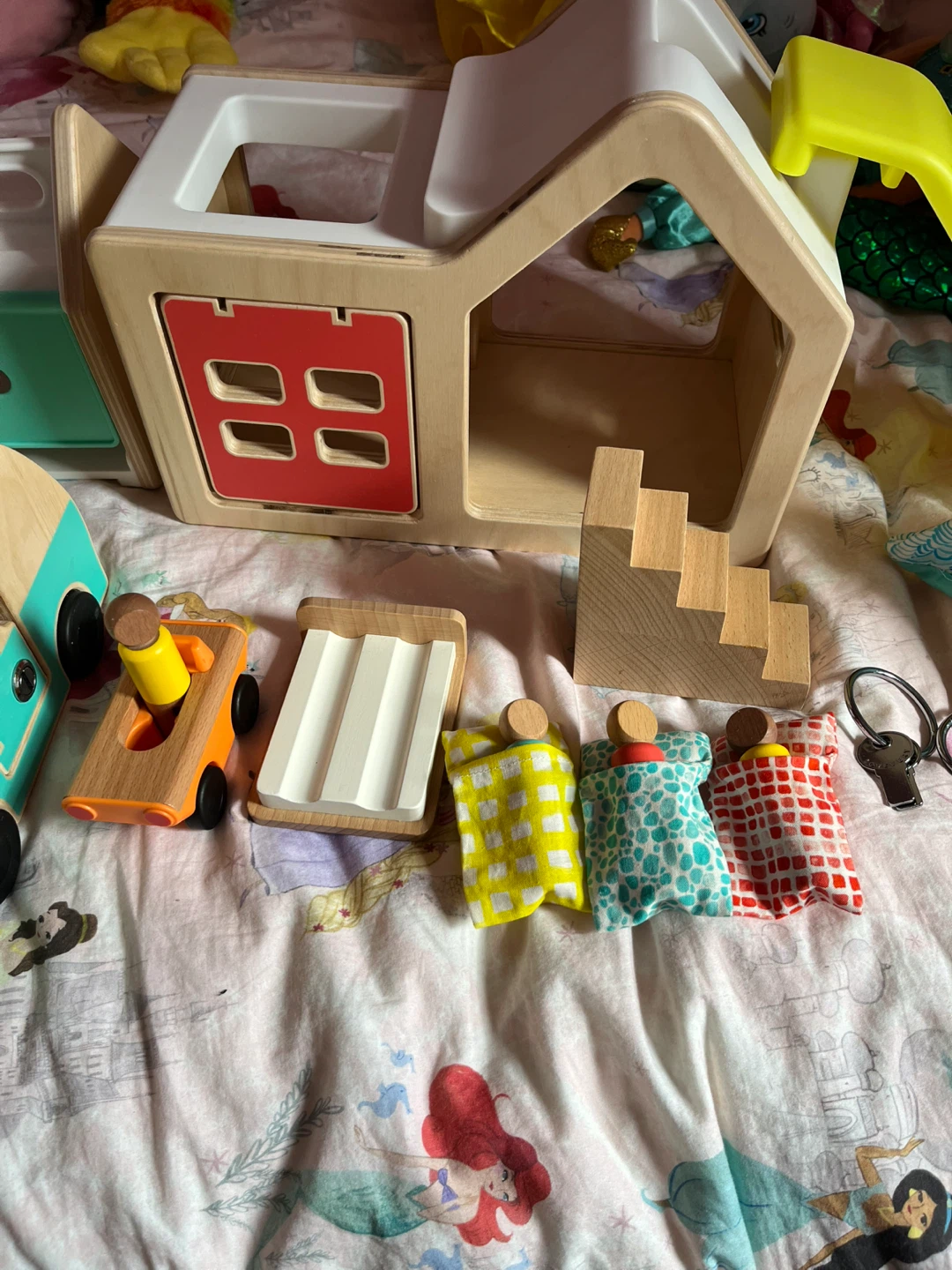 Wooden Dollhouse & Accessories - photo 3