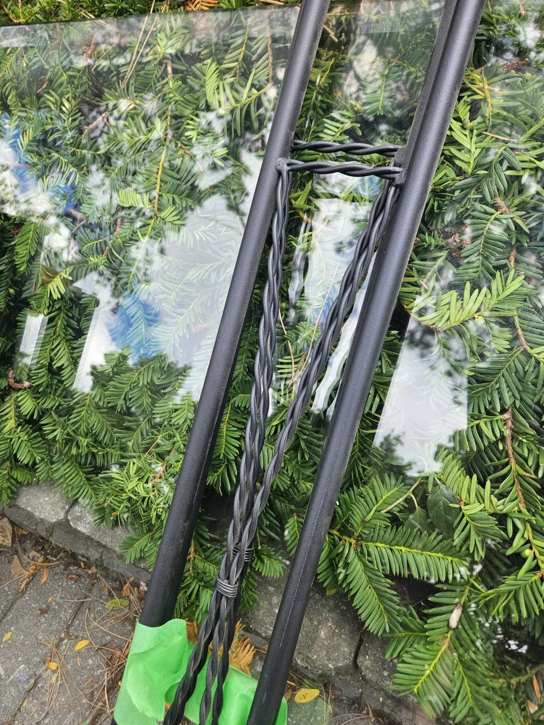 Glass table top with metal frame image indicator(3)