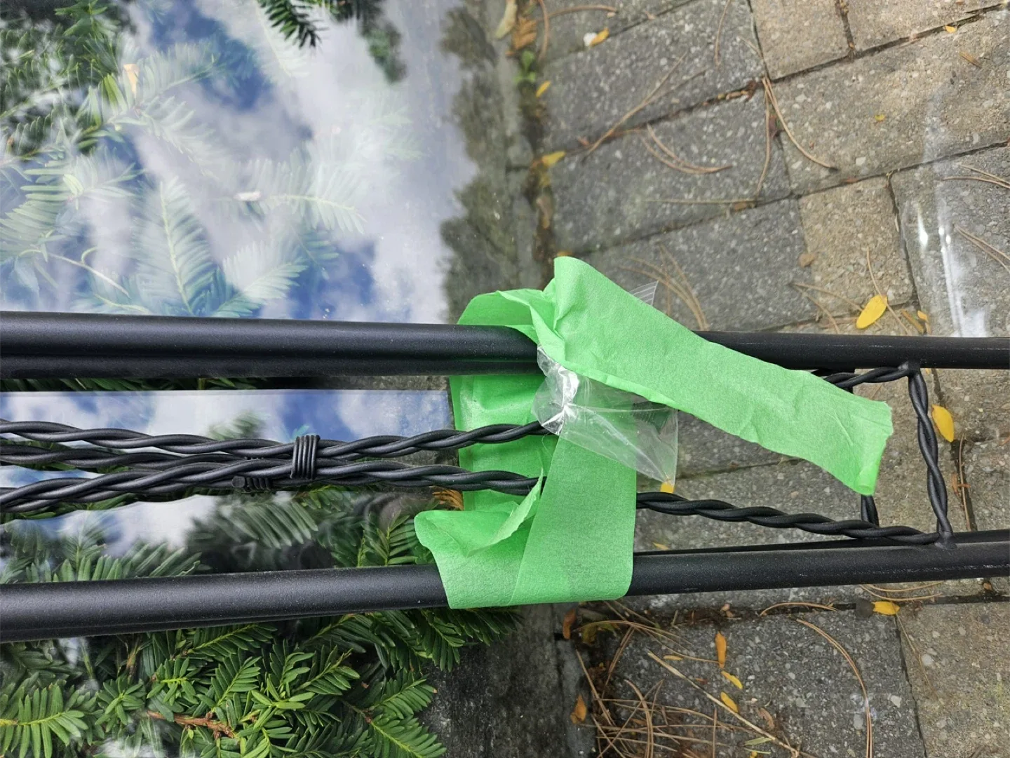 Glass table top with metal frame image indicator(4)