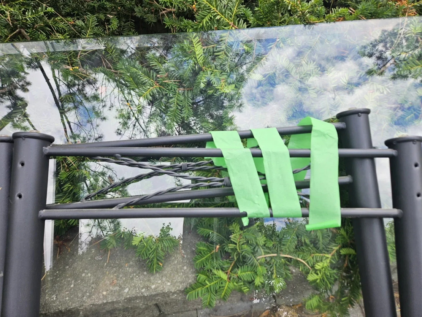 Glass table top with metal frame image indicator(5)