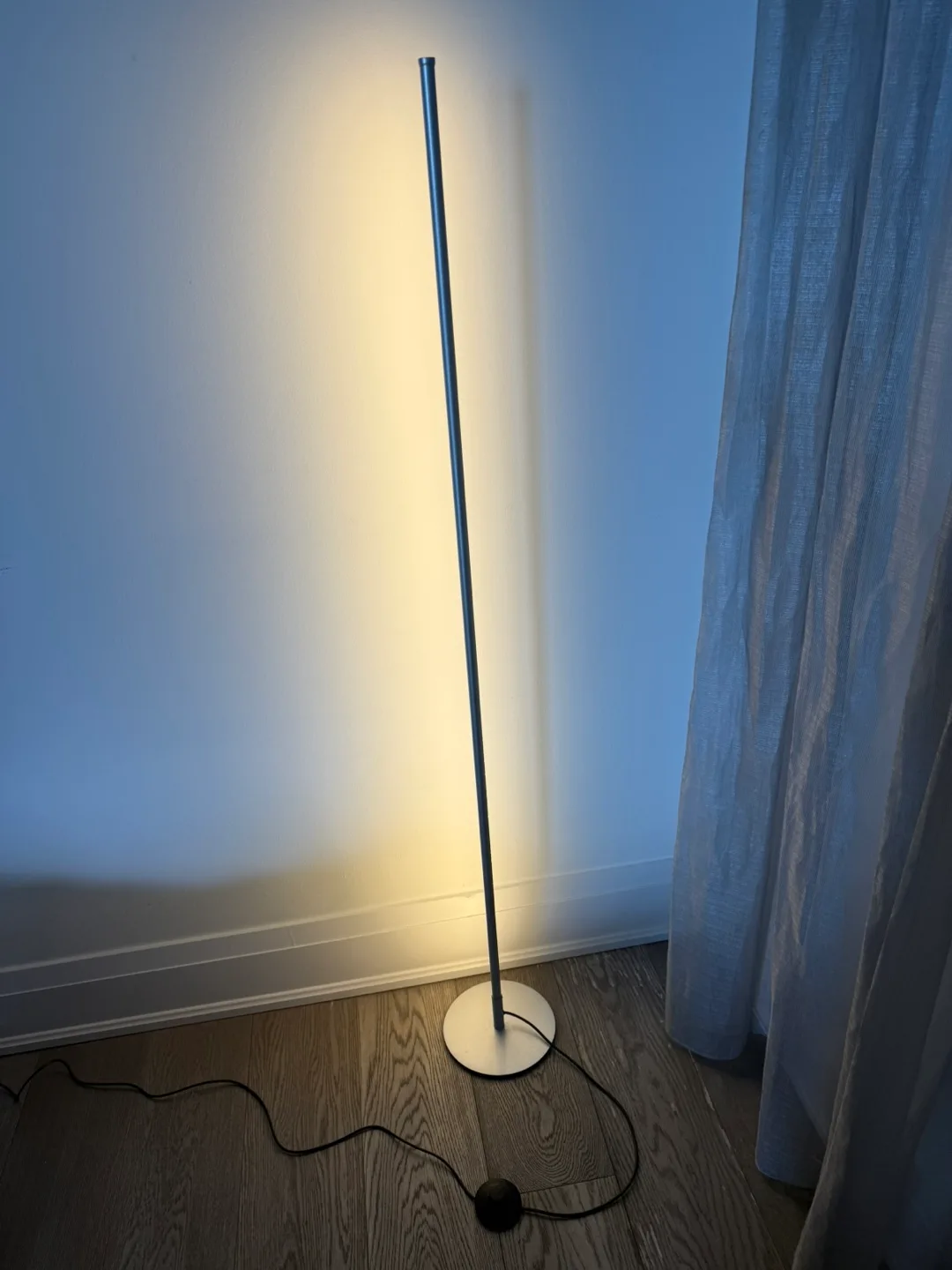 LED Corner Floor Lamp - Silver (3 colors, dimmable) 🥕 thumbnail