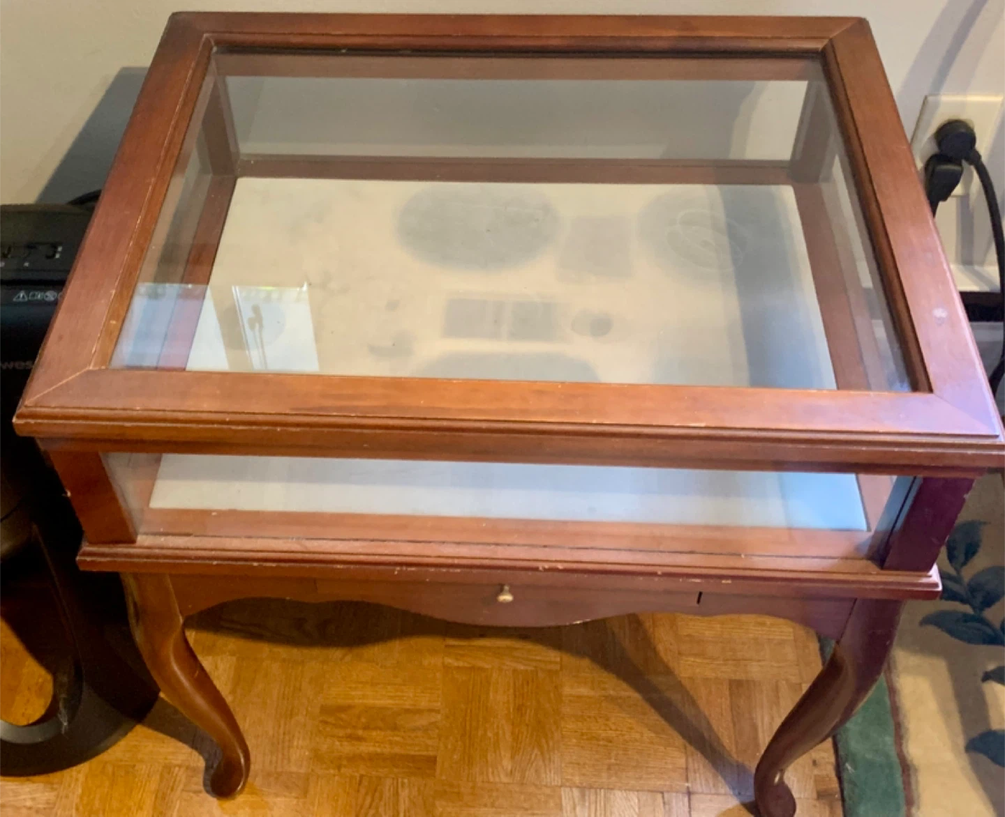 Curio table - photo 2
