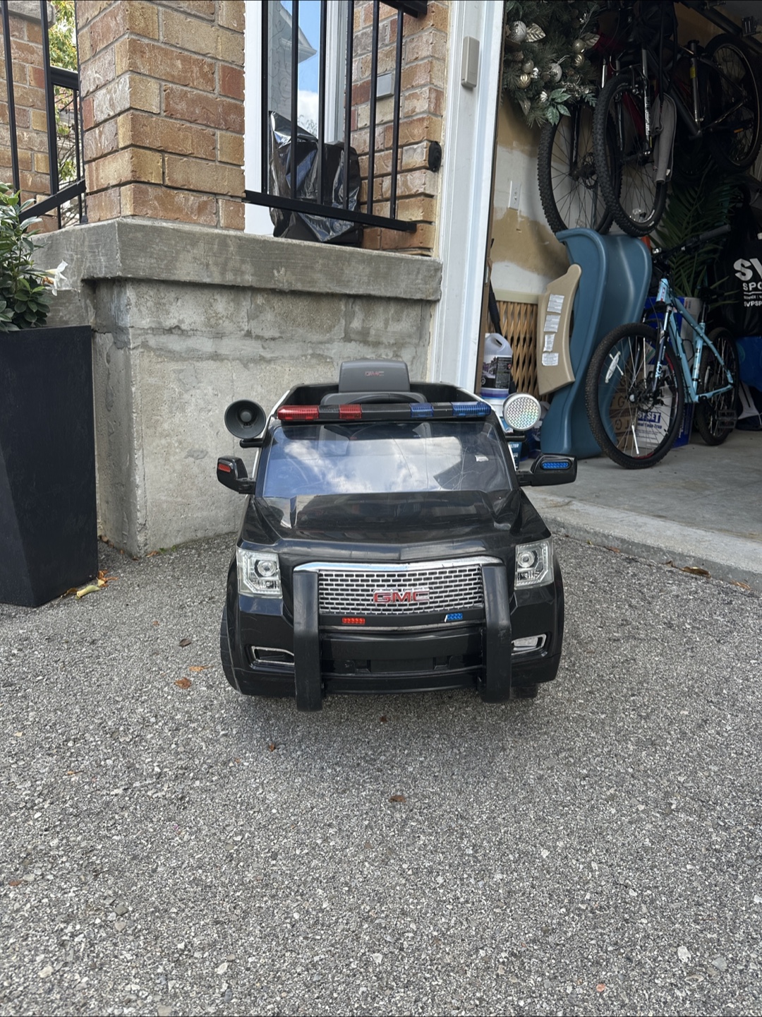 GMC Yukon Police Ride-On Car