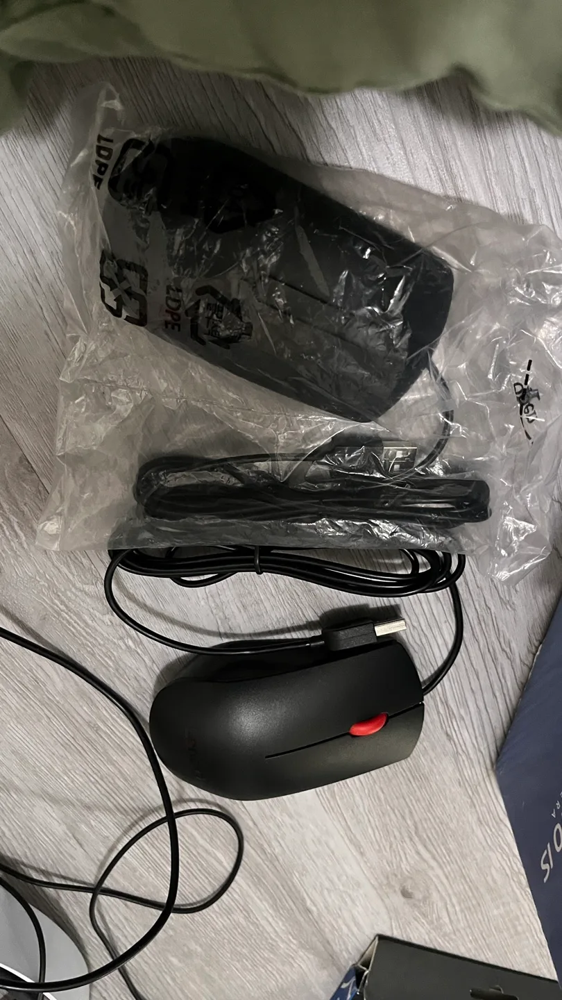 Lenovo Essential Wired Mouse - Like New! thumbnail