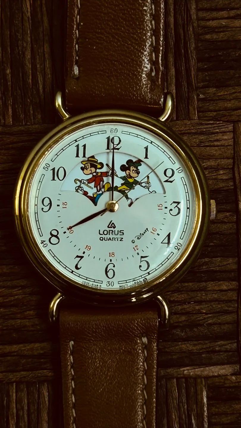 Lorus Quartz Disney Mickey & Minnie Watch image indicator(2)