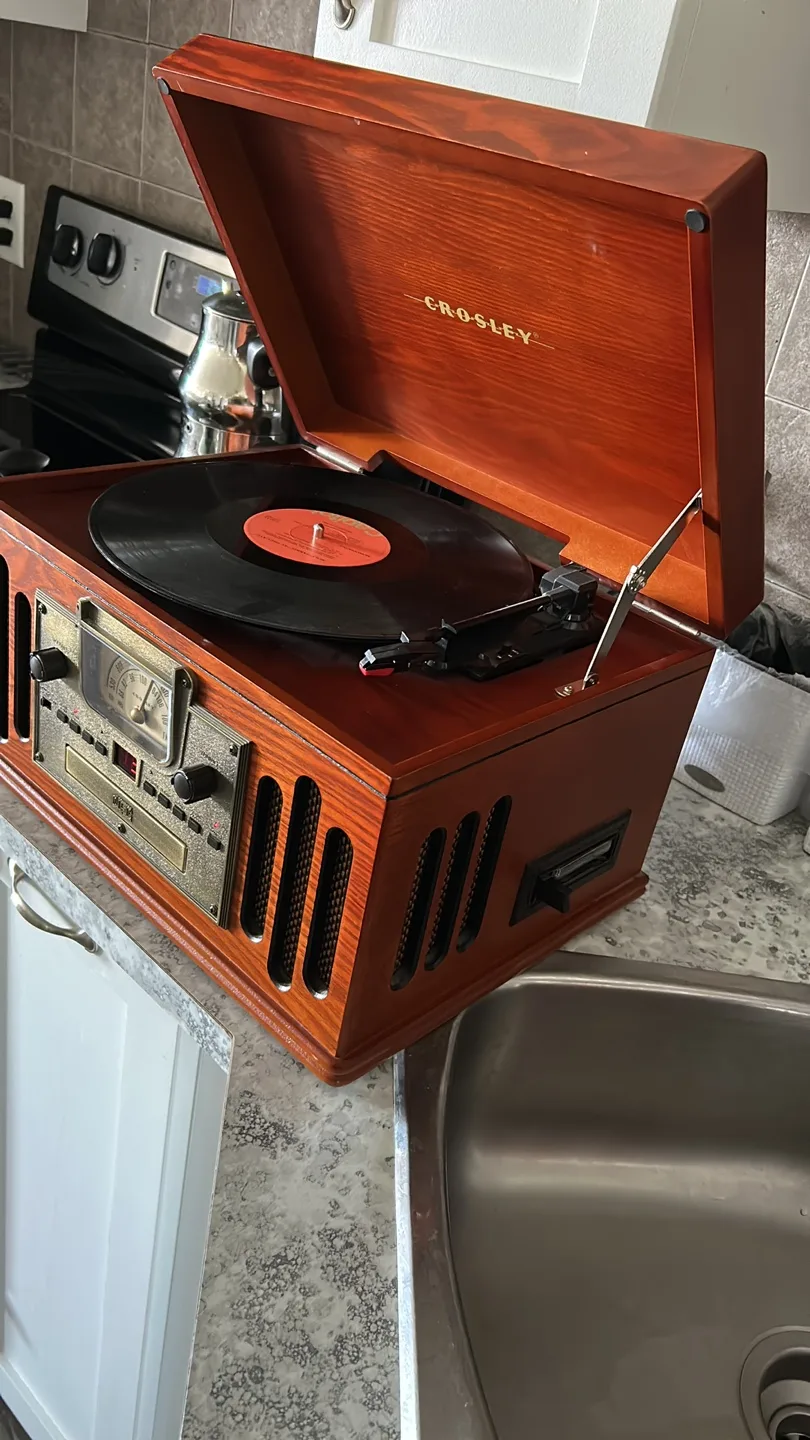 Crosley Turntable Radio CD Player Cassette Player image indicator(4)