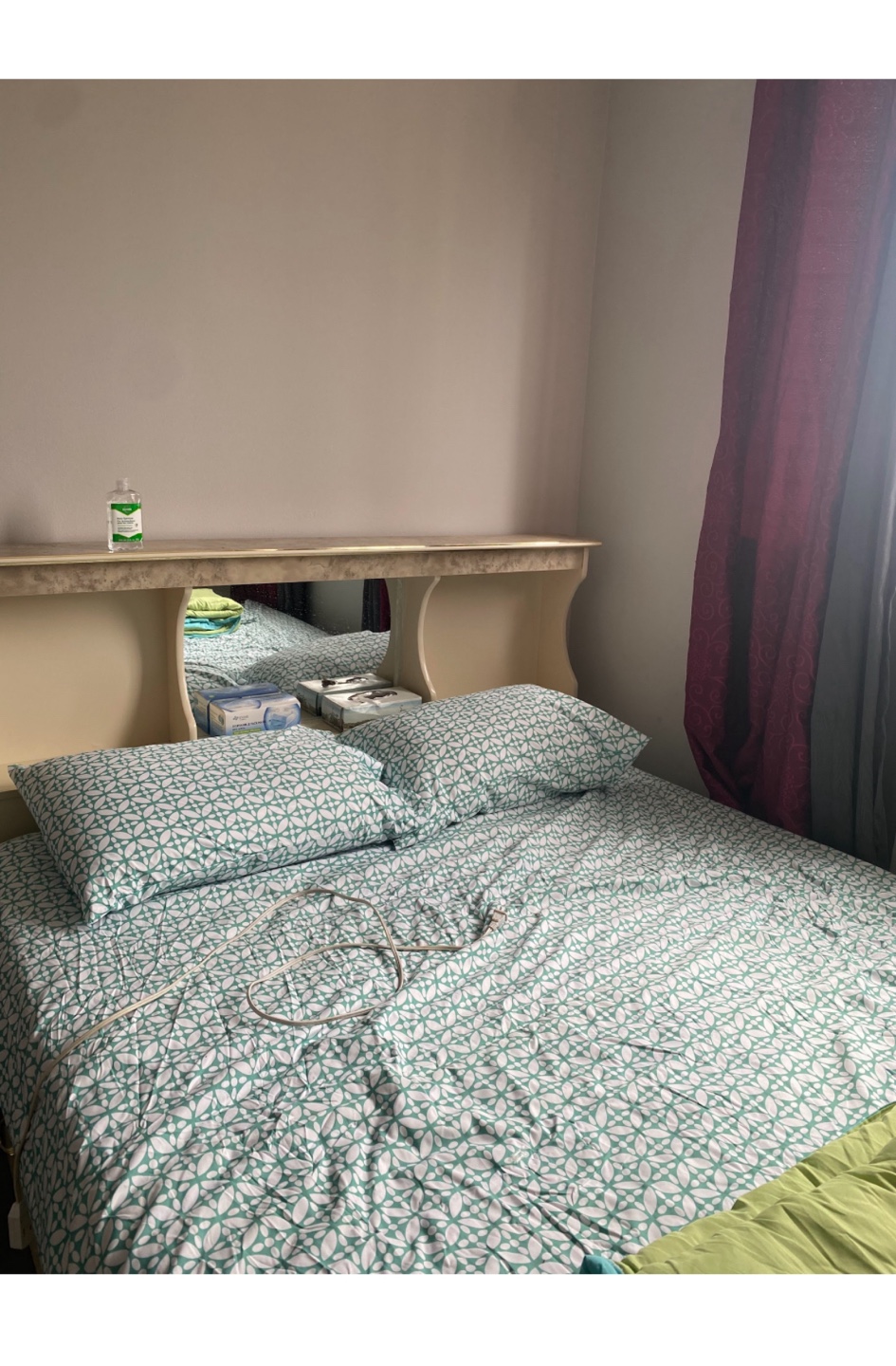 Bed frame with headboard + queen mattress