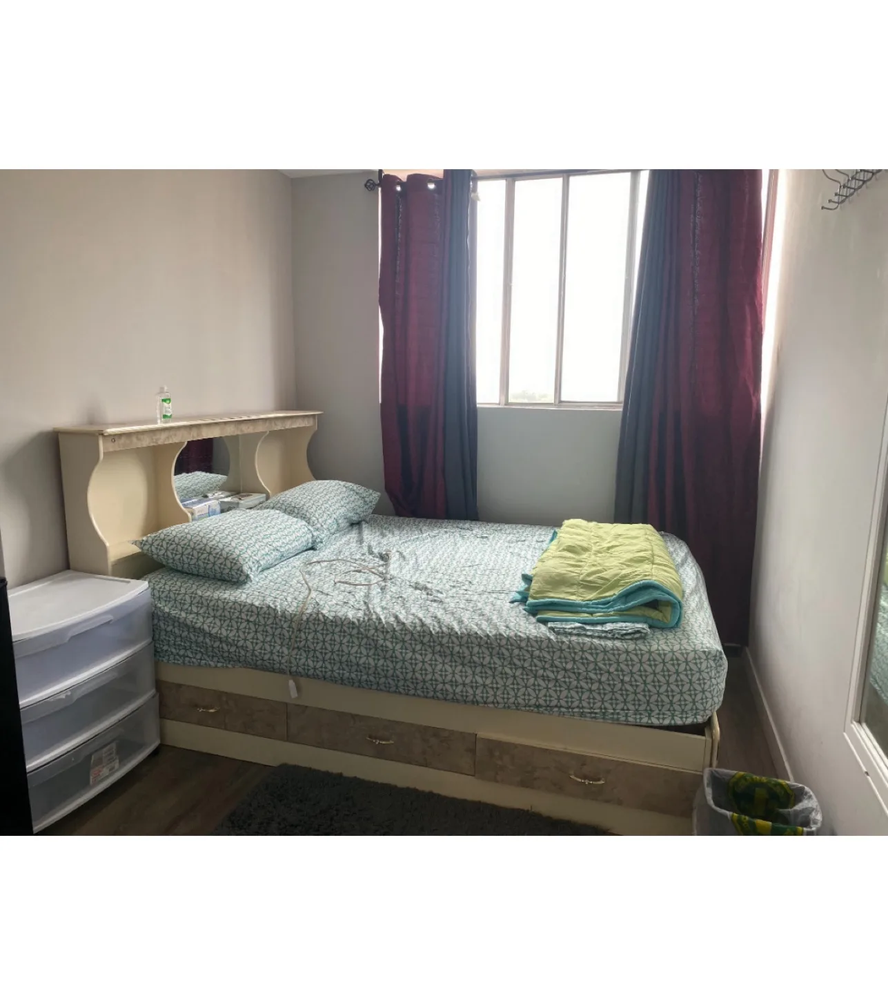 Bed frame with headboard + queen mattress image indicator(2)