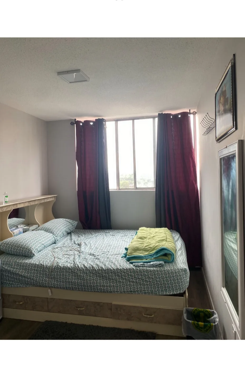 Bed frame with headboard + queen mattress image indicator(3)