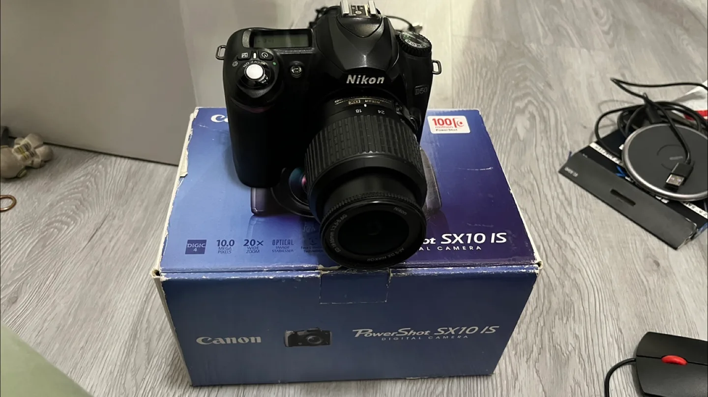 Nikon D50 Digital Camera with AF NIKKOR 50mm 1:1.8 Lens thumbnail