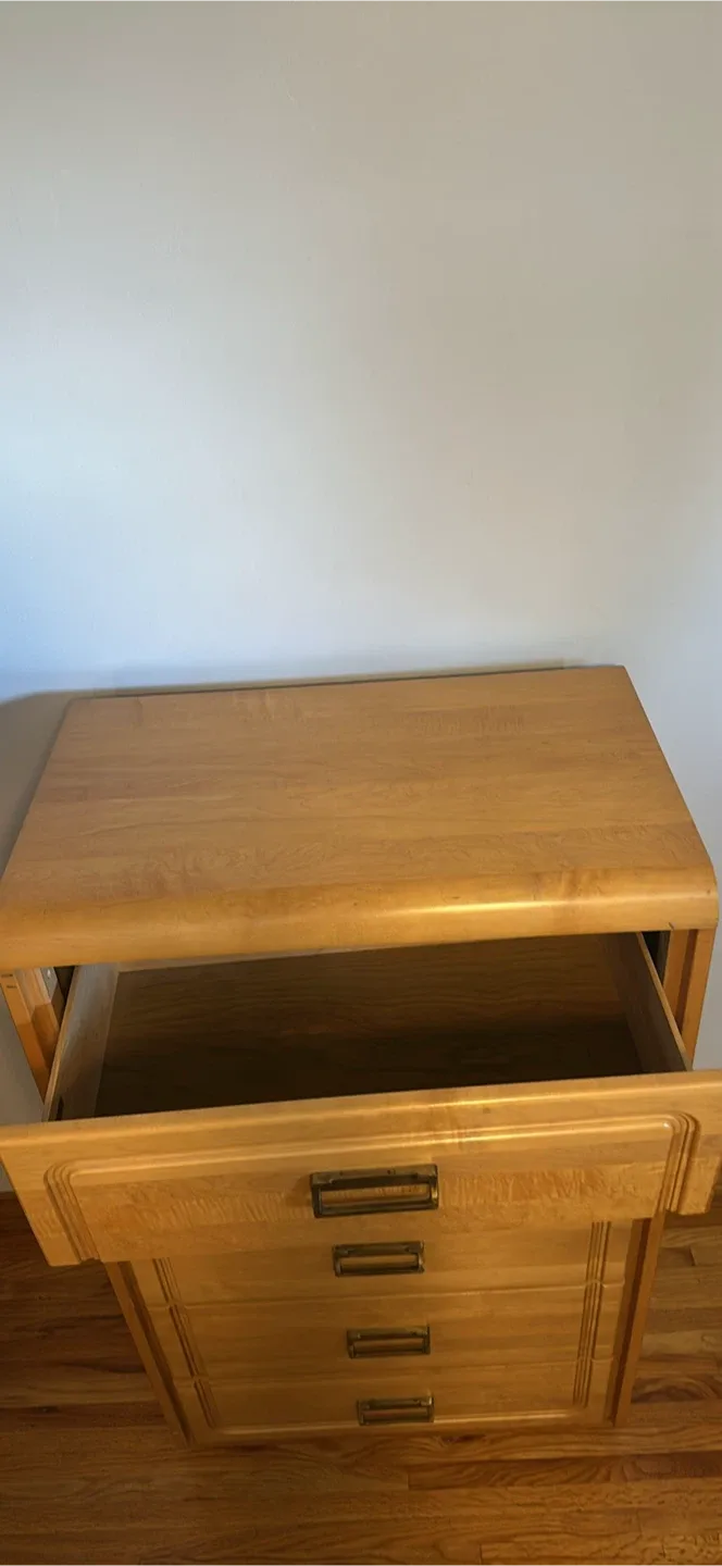 Wooden 5-Drawer Dresser image indicator(4)