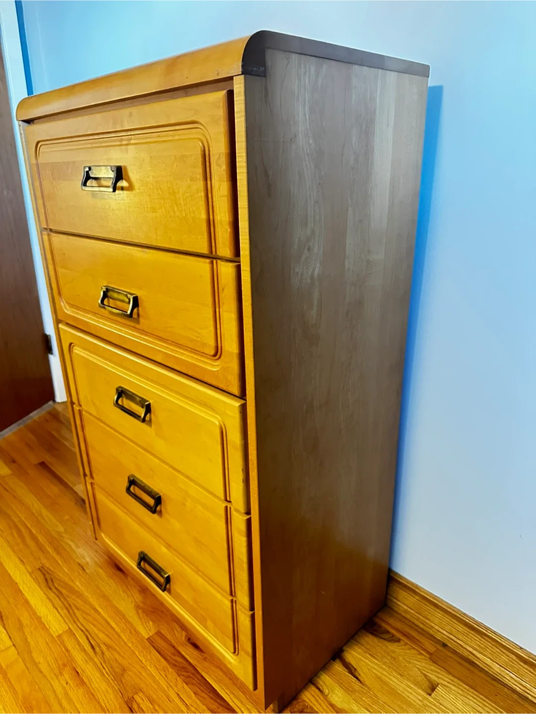 Wooden 5-Drawer Dresser image indicator(3)