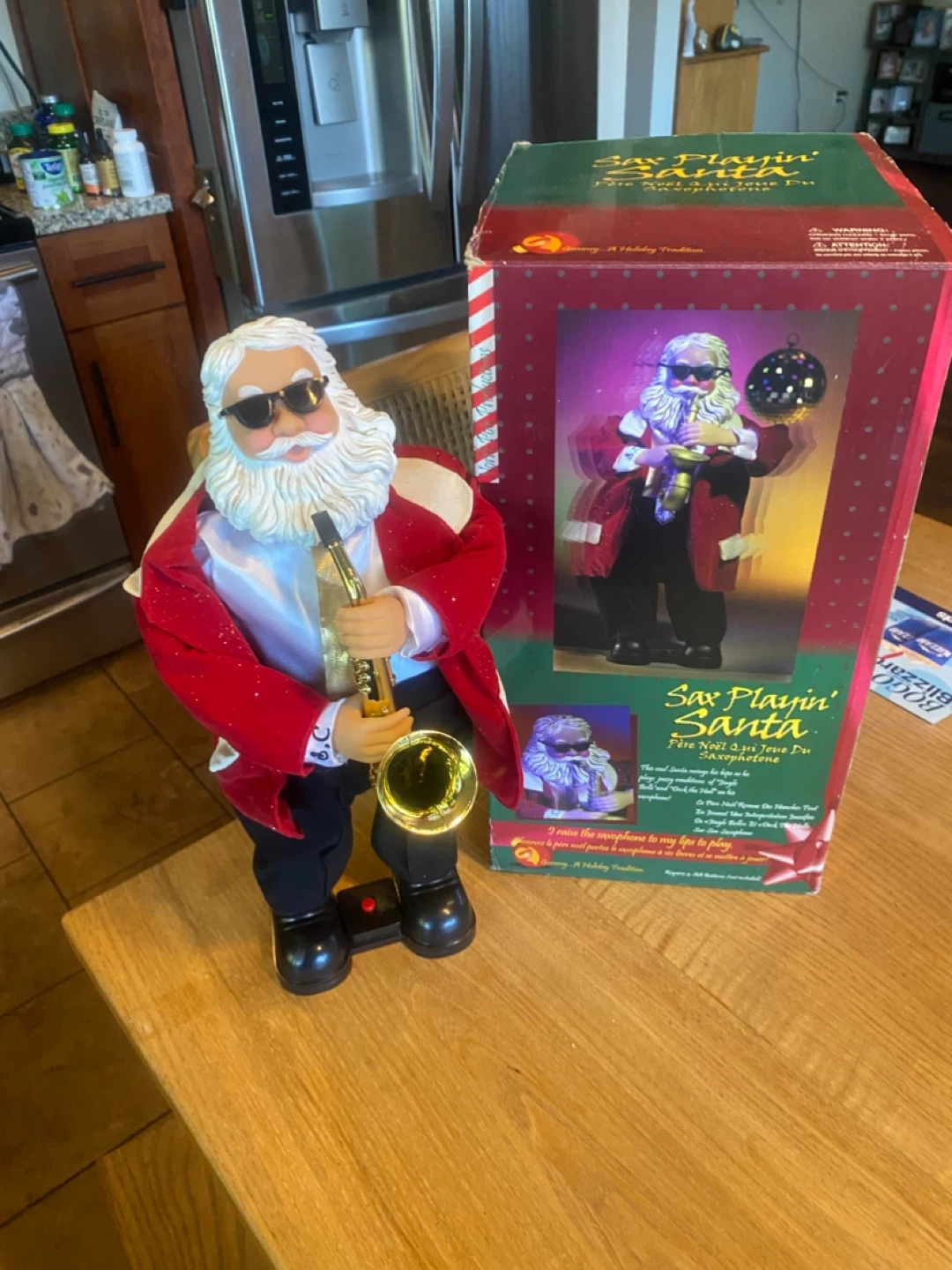 Sax Playin' Santa Animated Figure - photo 4