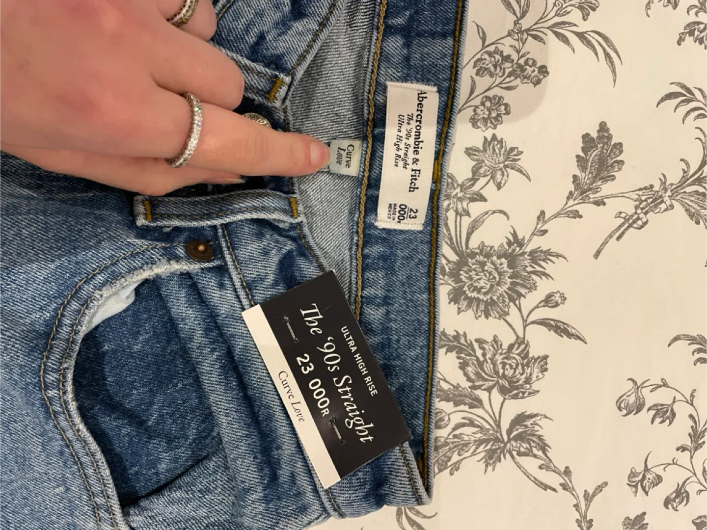 Women’s Abercrombie Jeans image indicator(4)