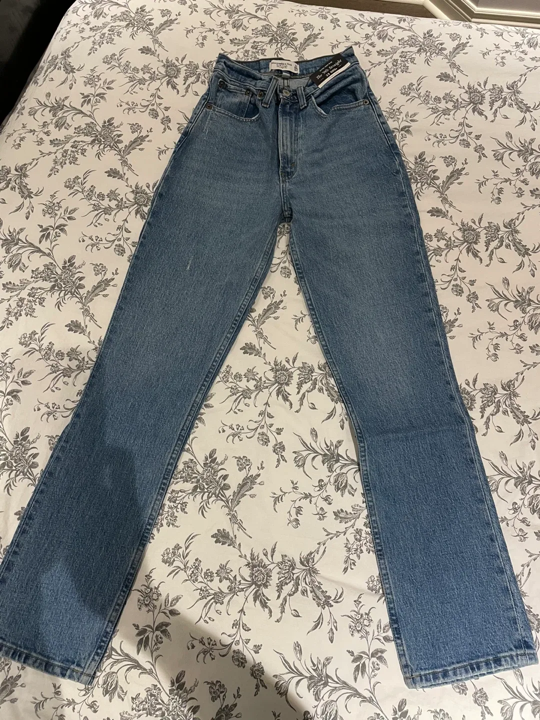 Women’s Abercrombie Jeans image indicator(2)